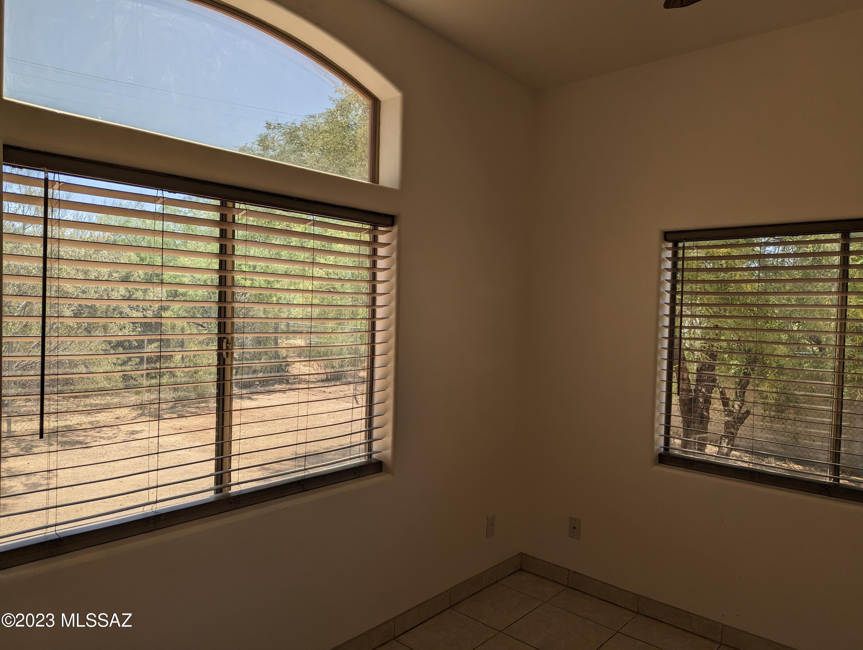 7424 N La Canada Drive