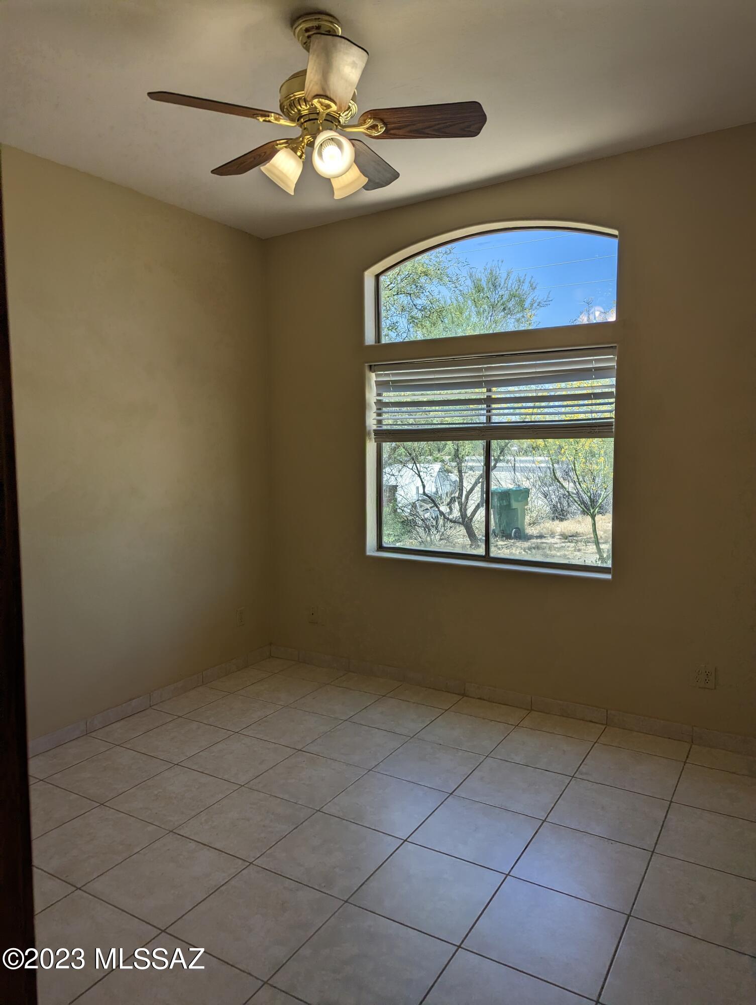 7424 N La Canada Drive