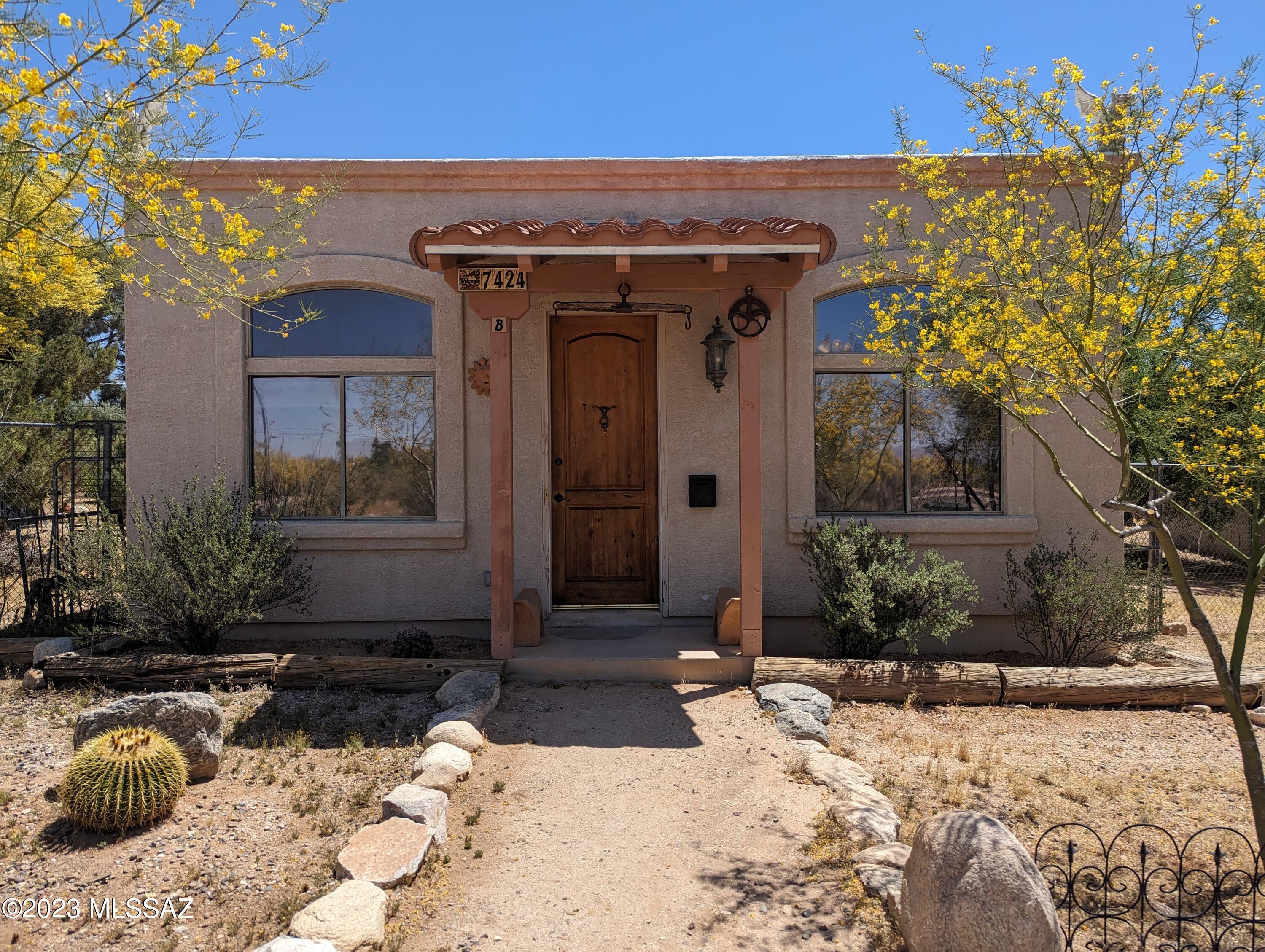 7424 N La Canada Drive