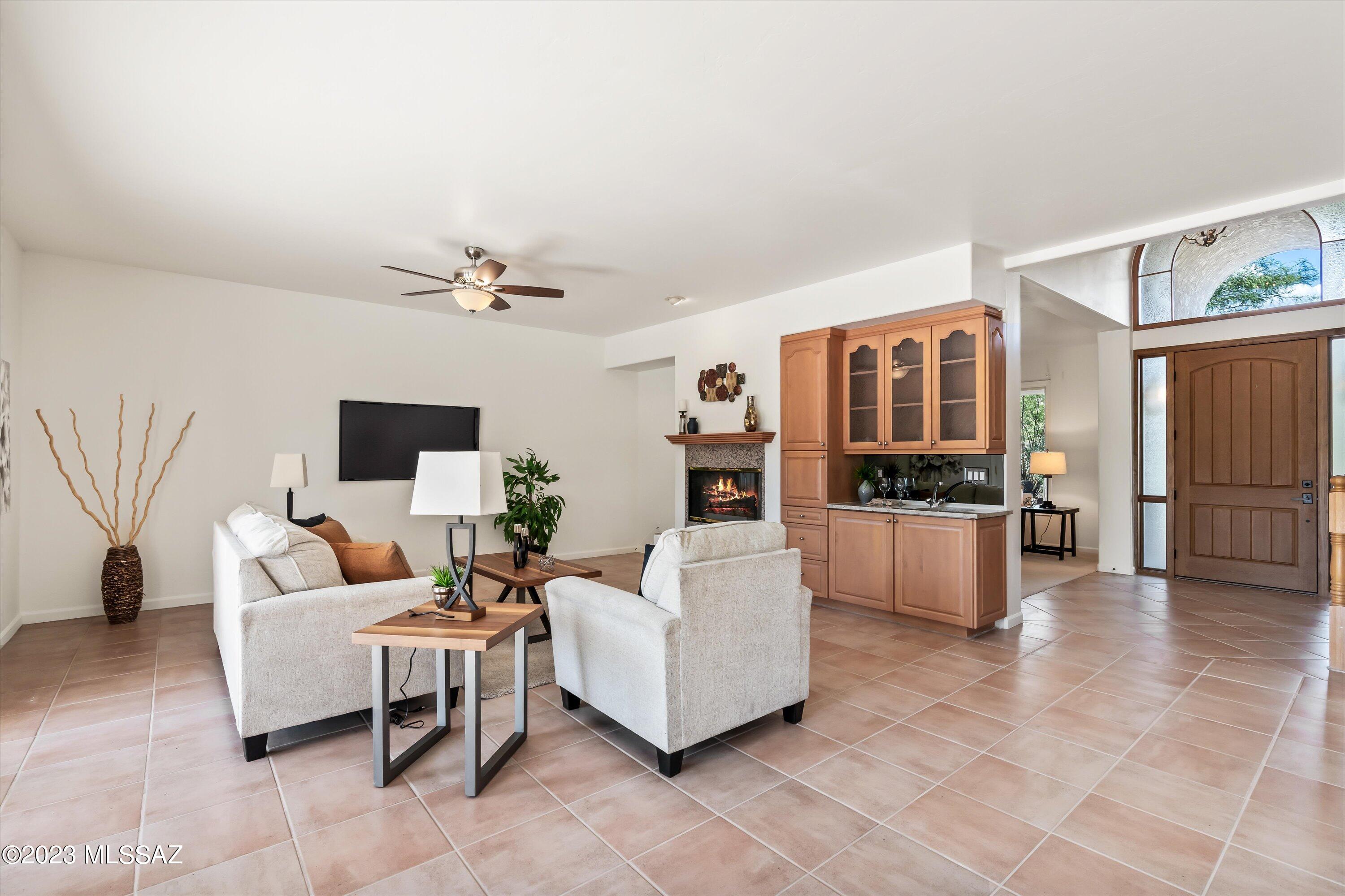 5720 E Placita La Gracias