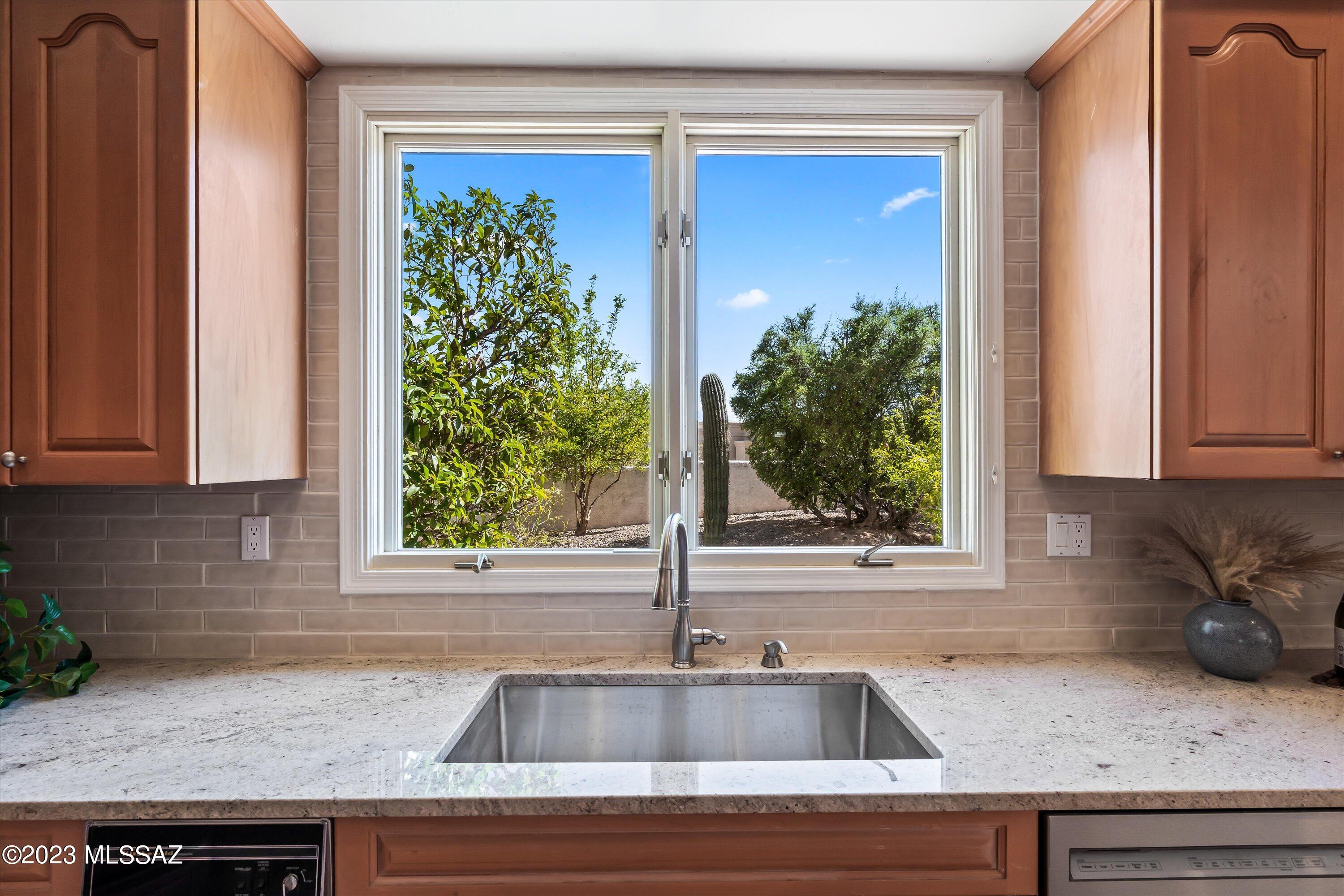 5720 E Placita La Gracias