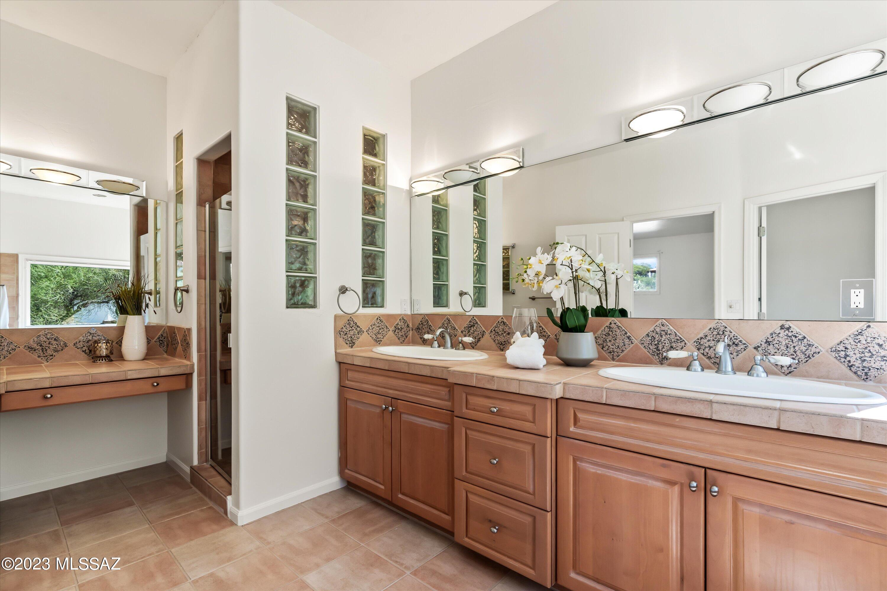 5720 E Placita La Gracias