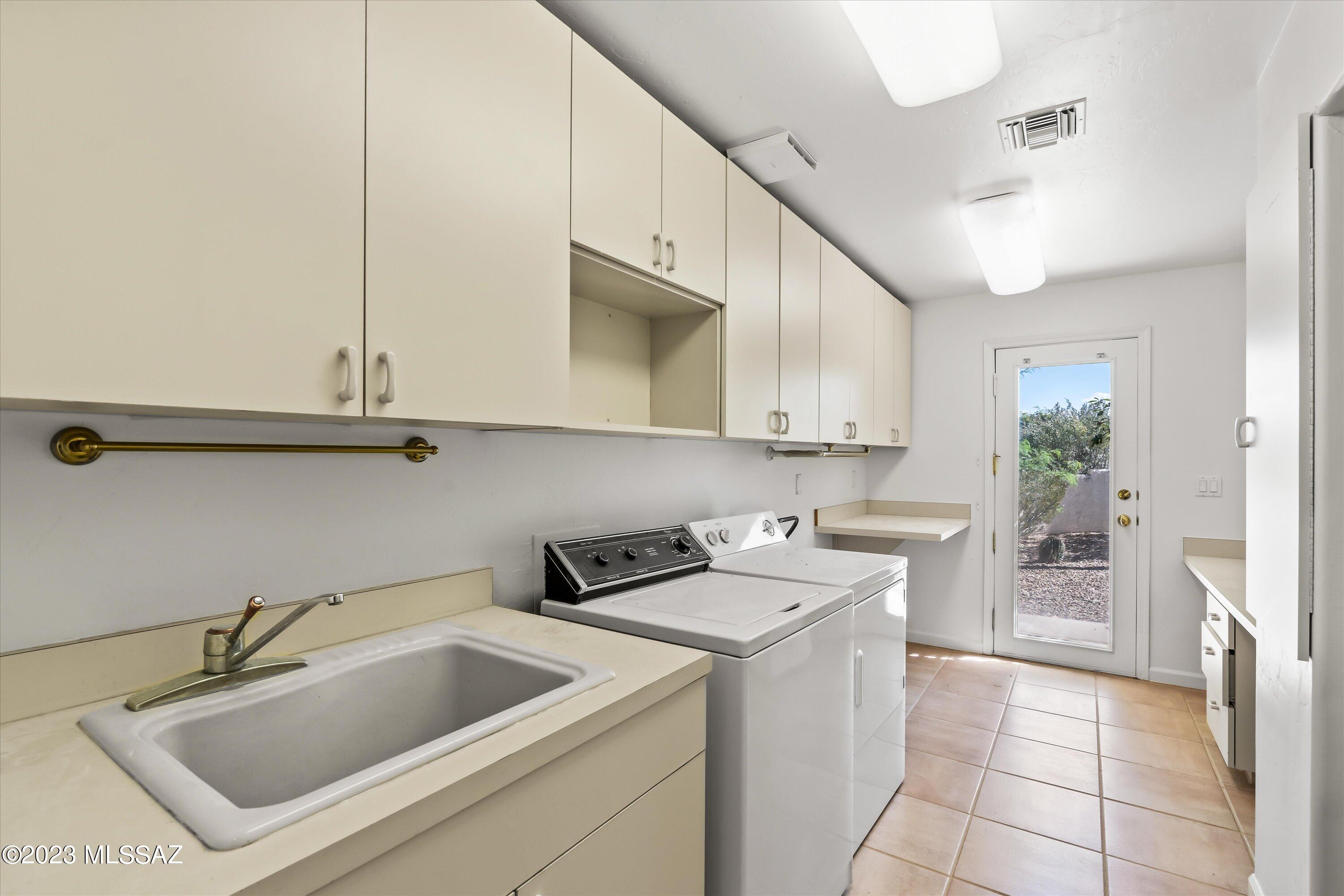 5720 E Placita La Gracias