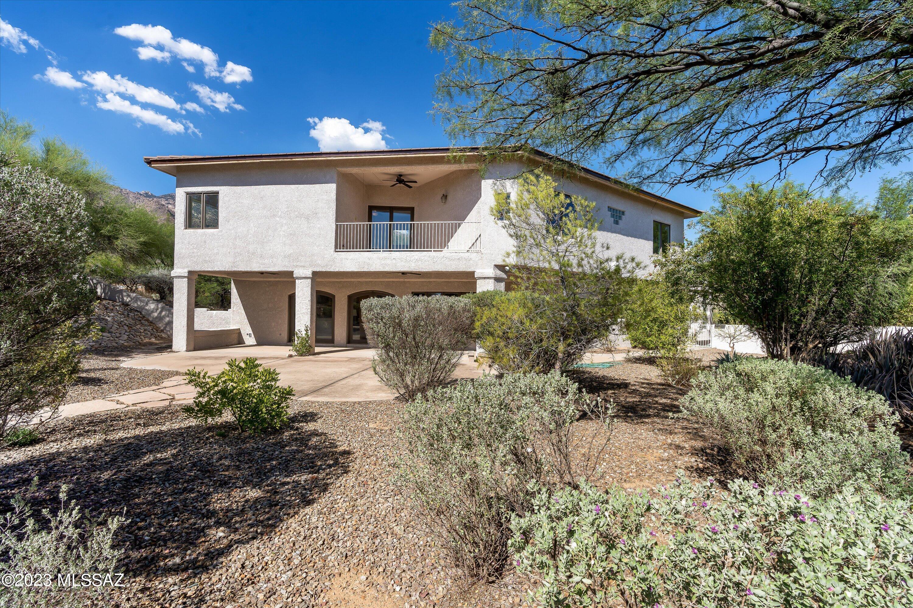 5720 E Placita La Gracias