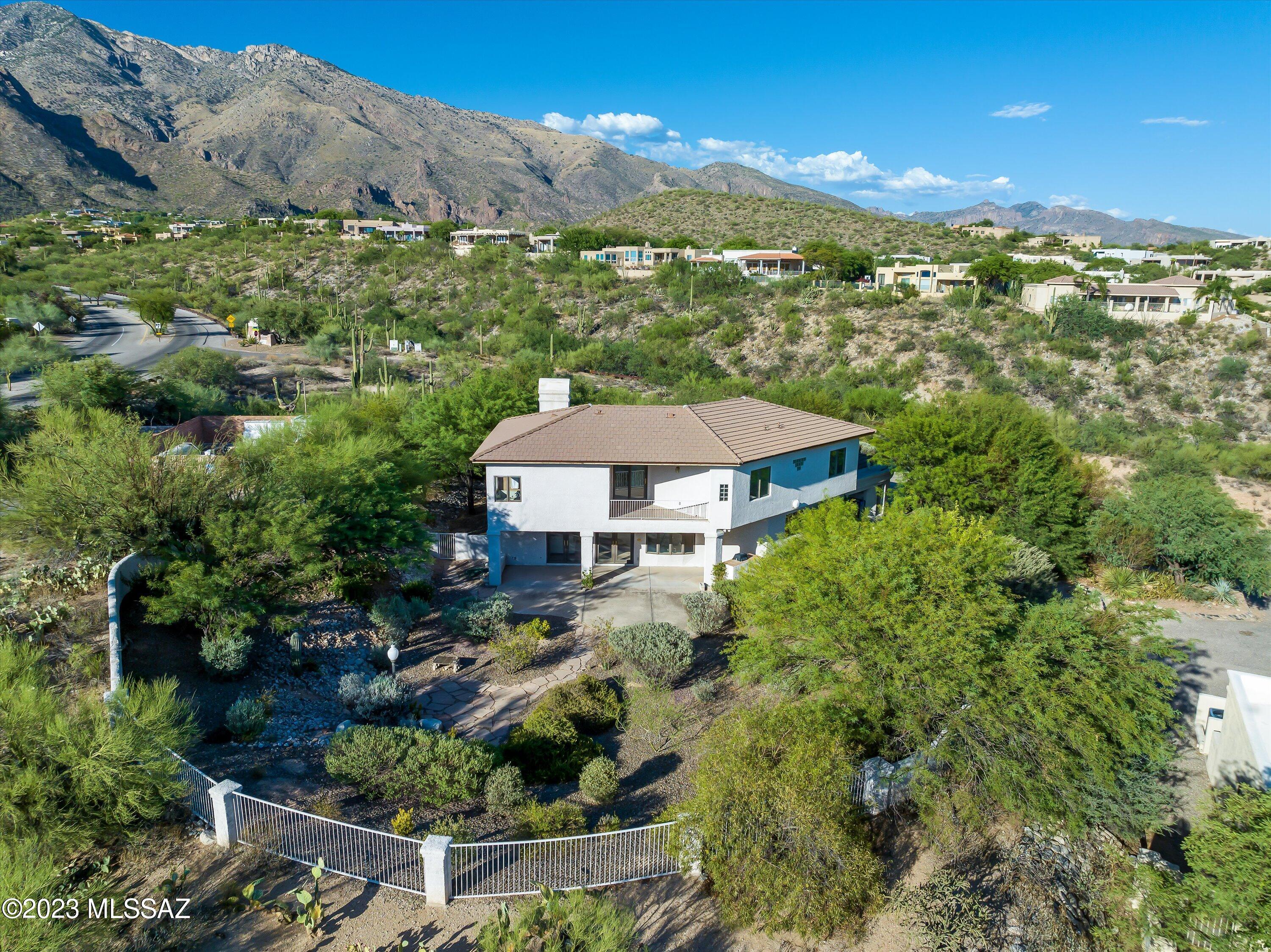 5720 E Placita La Gracias