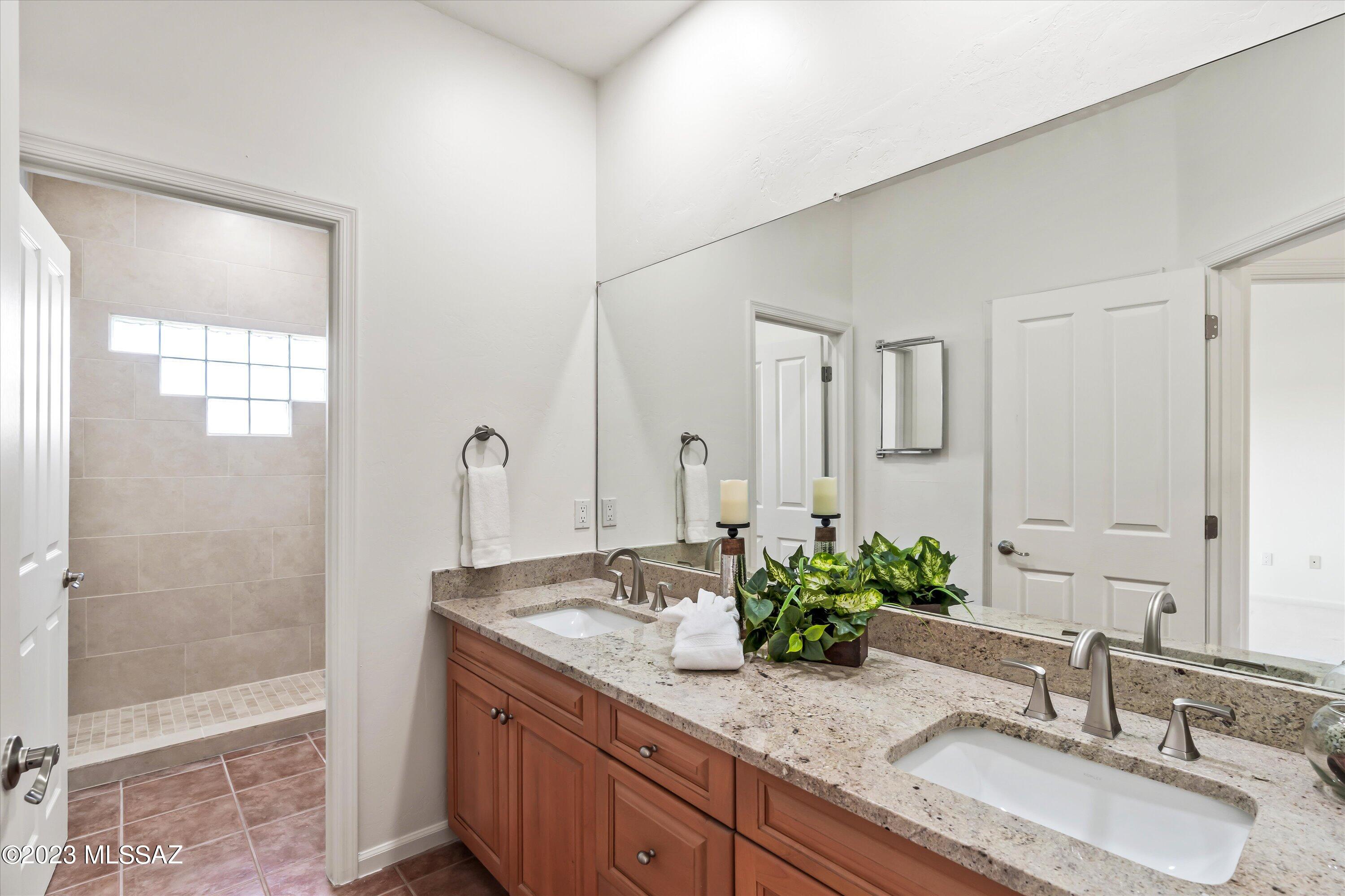 5720 E Placita La Gracias