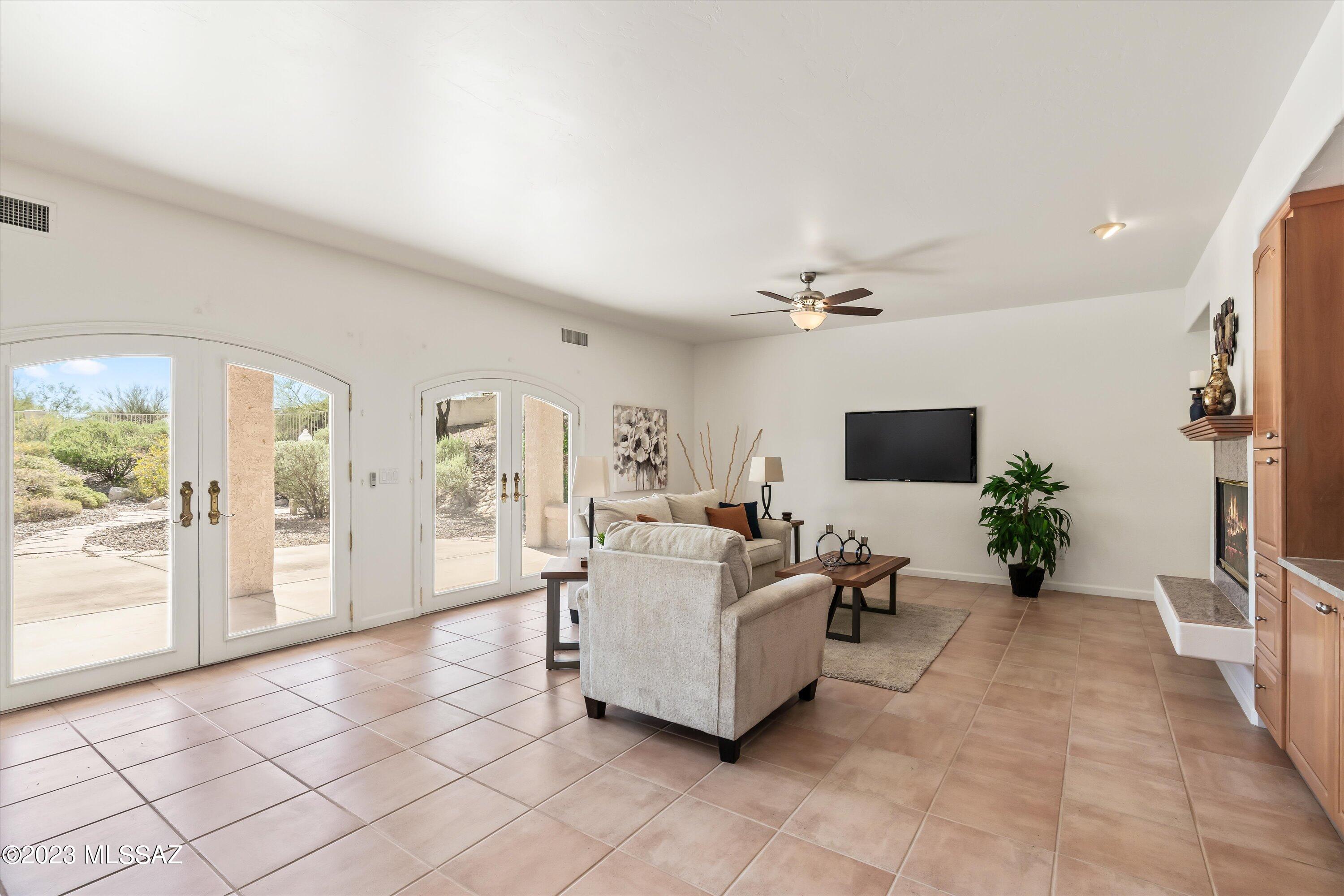 5720 E Placita La Gracias