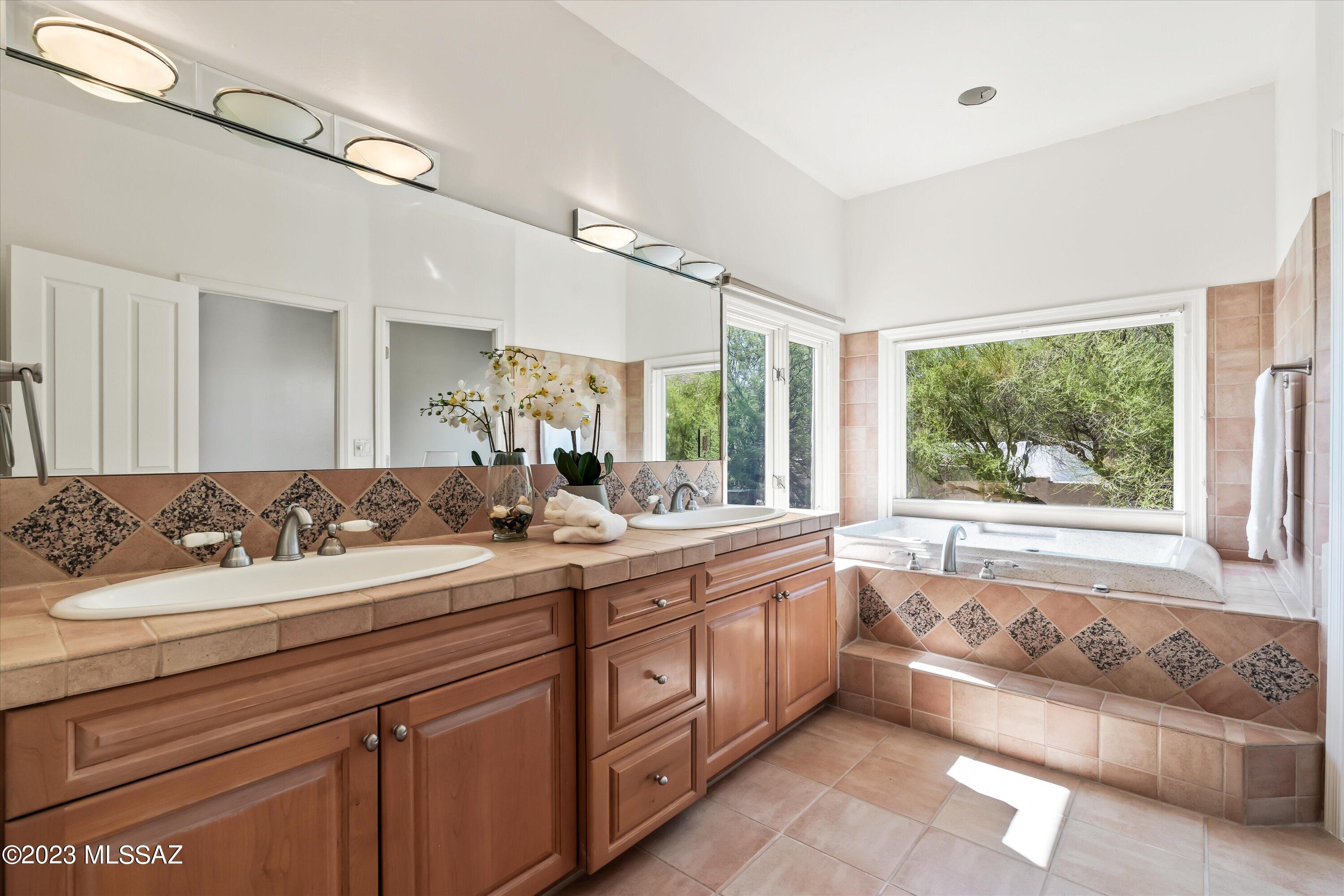 5720 E Placita La Gracias