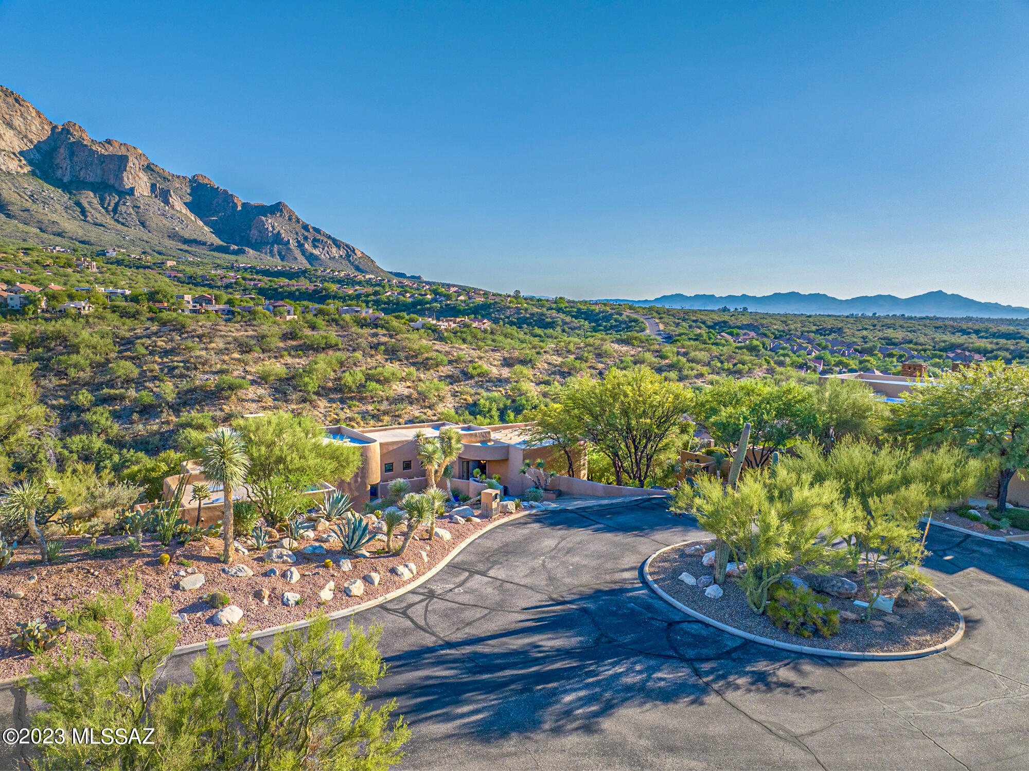 1636 E Buck Hollow Court