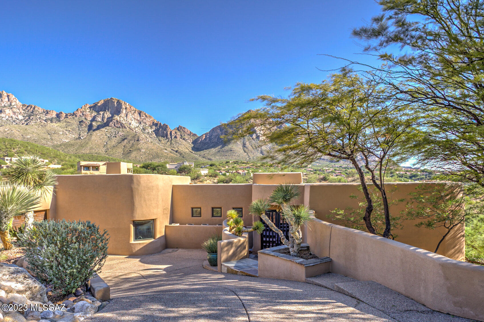 1636 E Buck Hollow Court