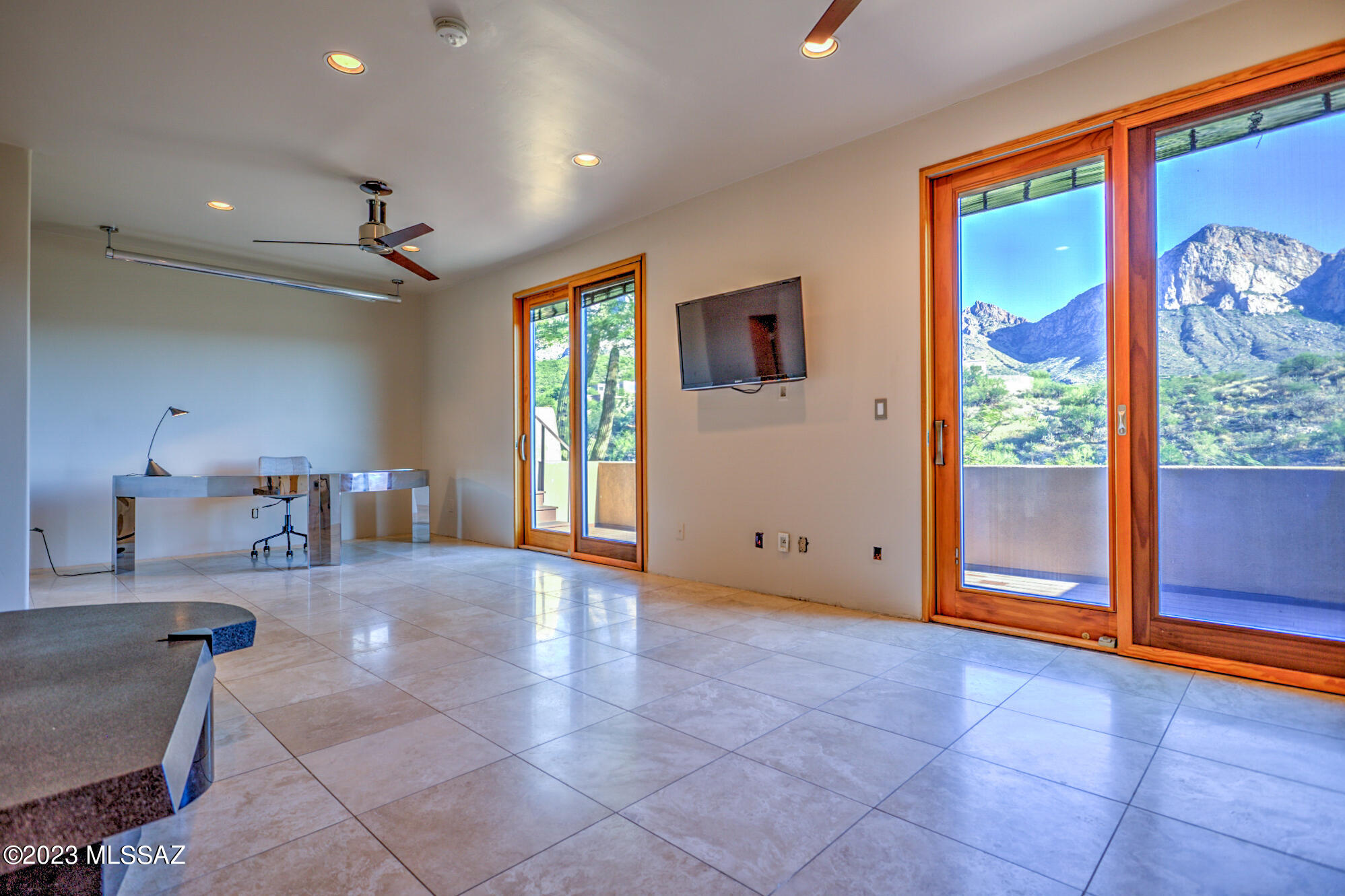 1636 E Buck Hollow Court