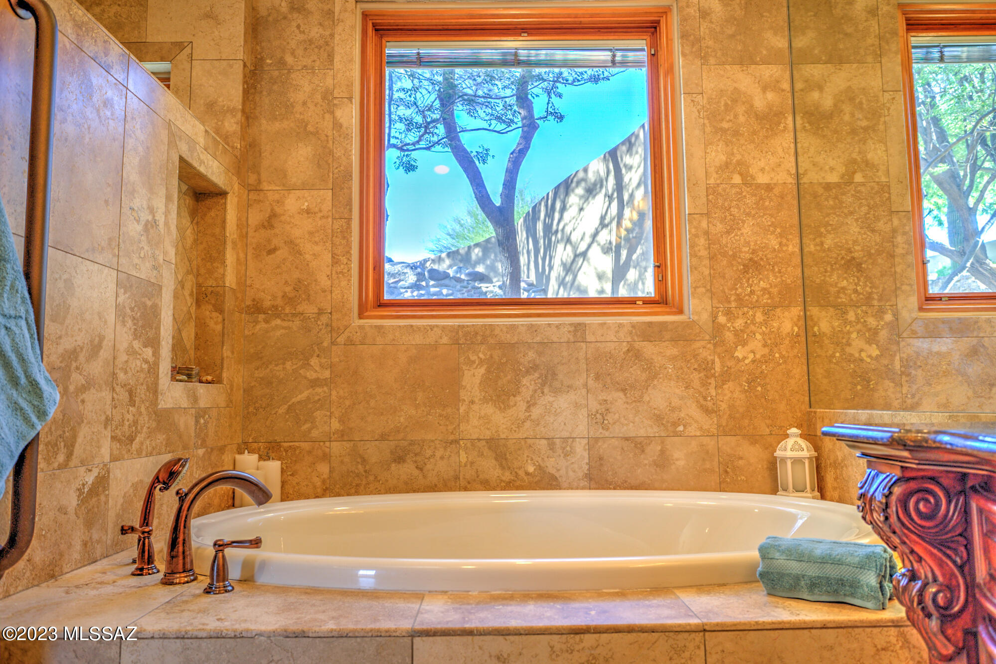 1636 E Buck Hollow Court