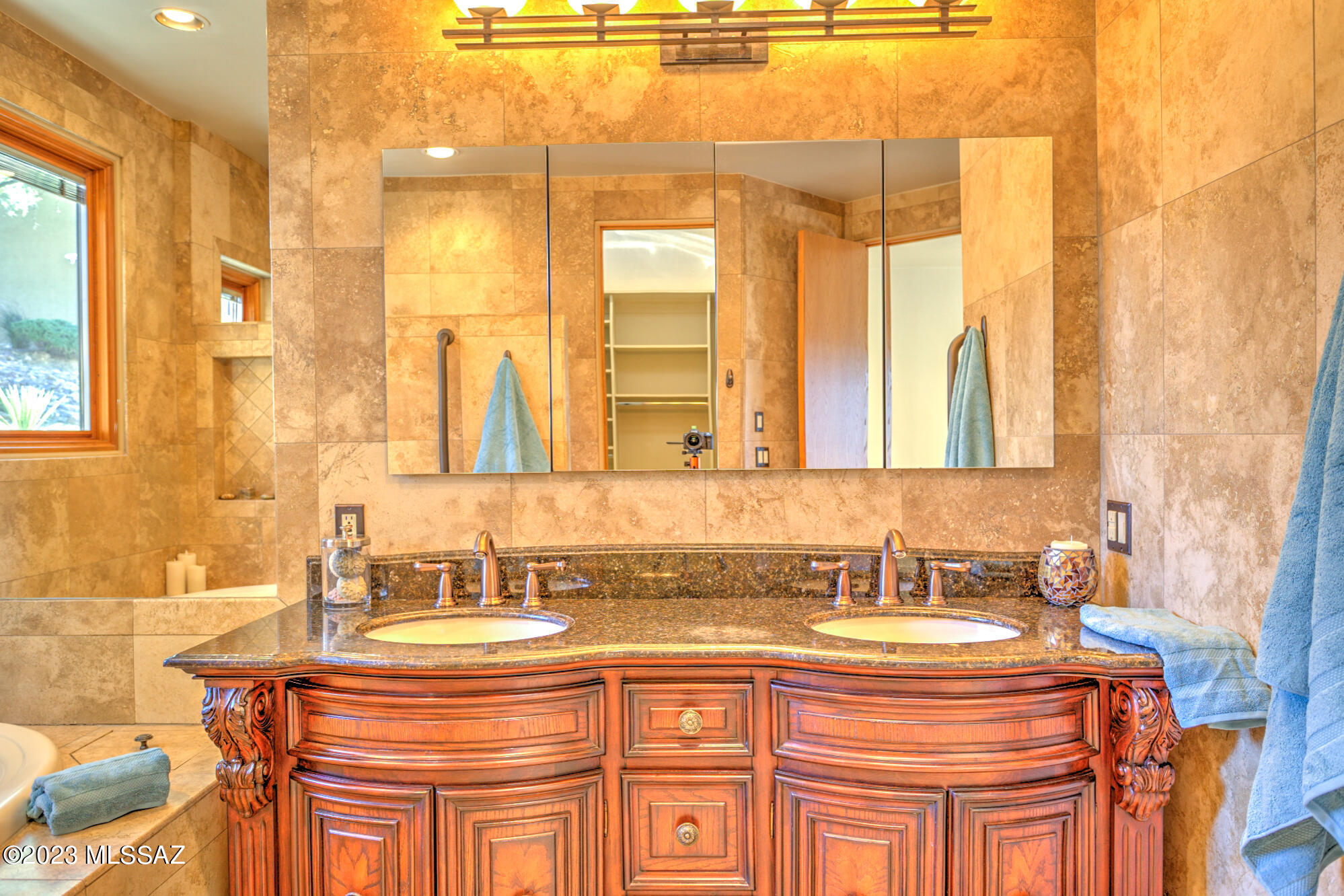 1636 E Buck Hollow Court