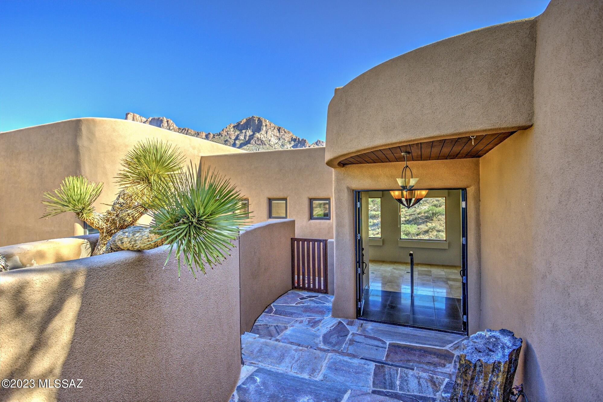 1636 E Buck Hollow Court