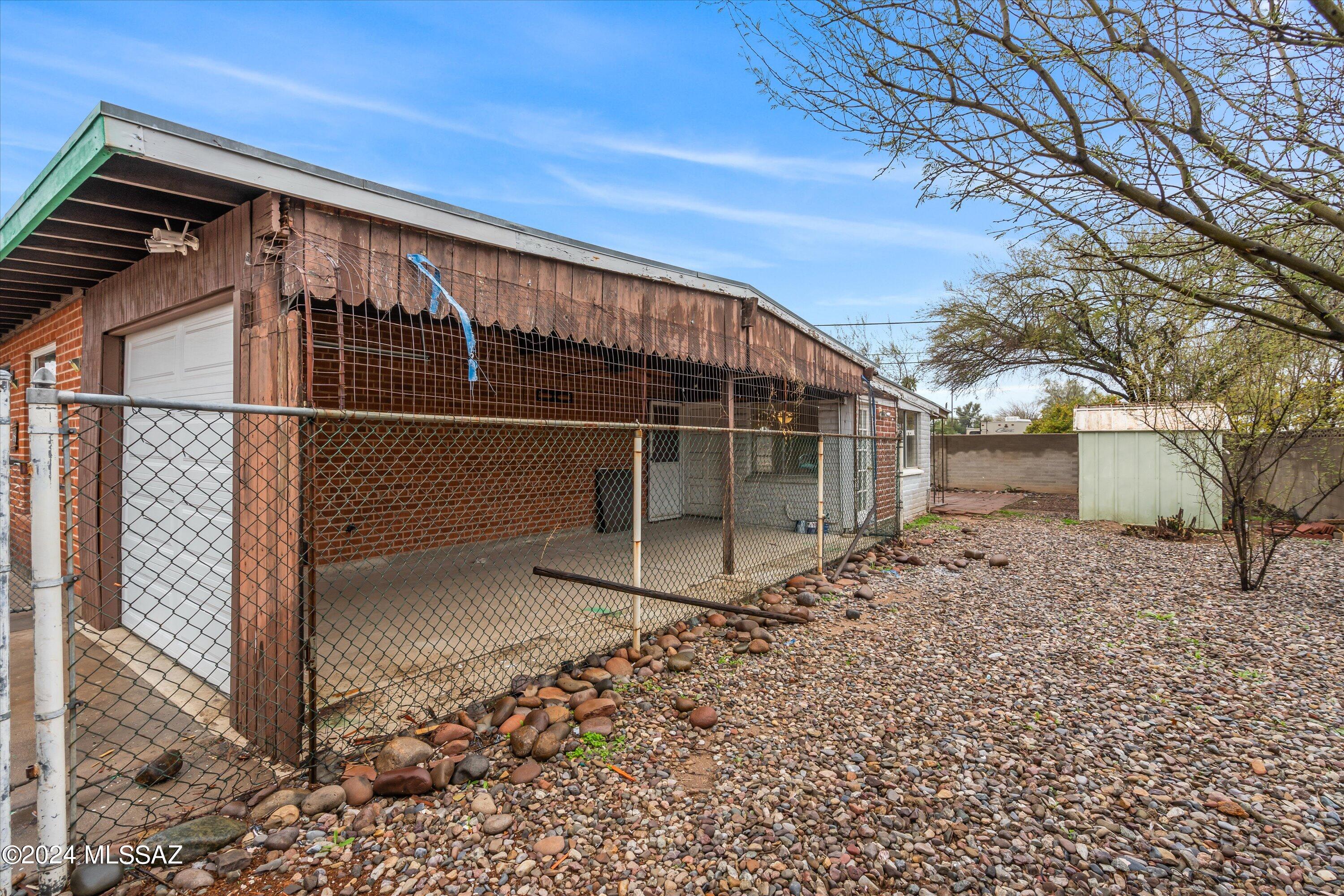 1518 S Avenida Regulo