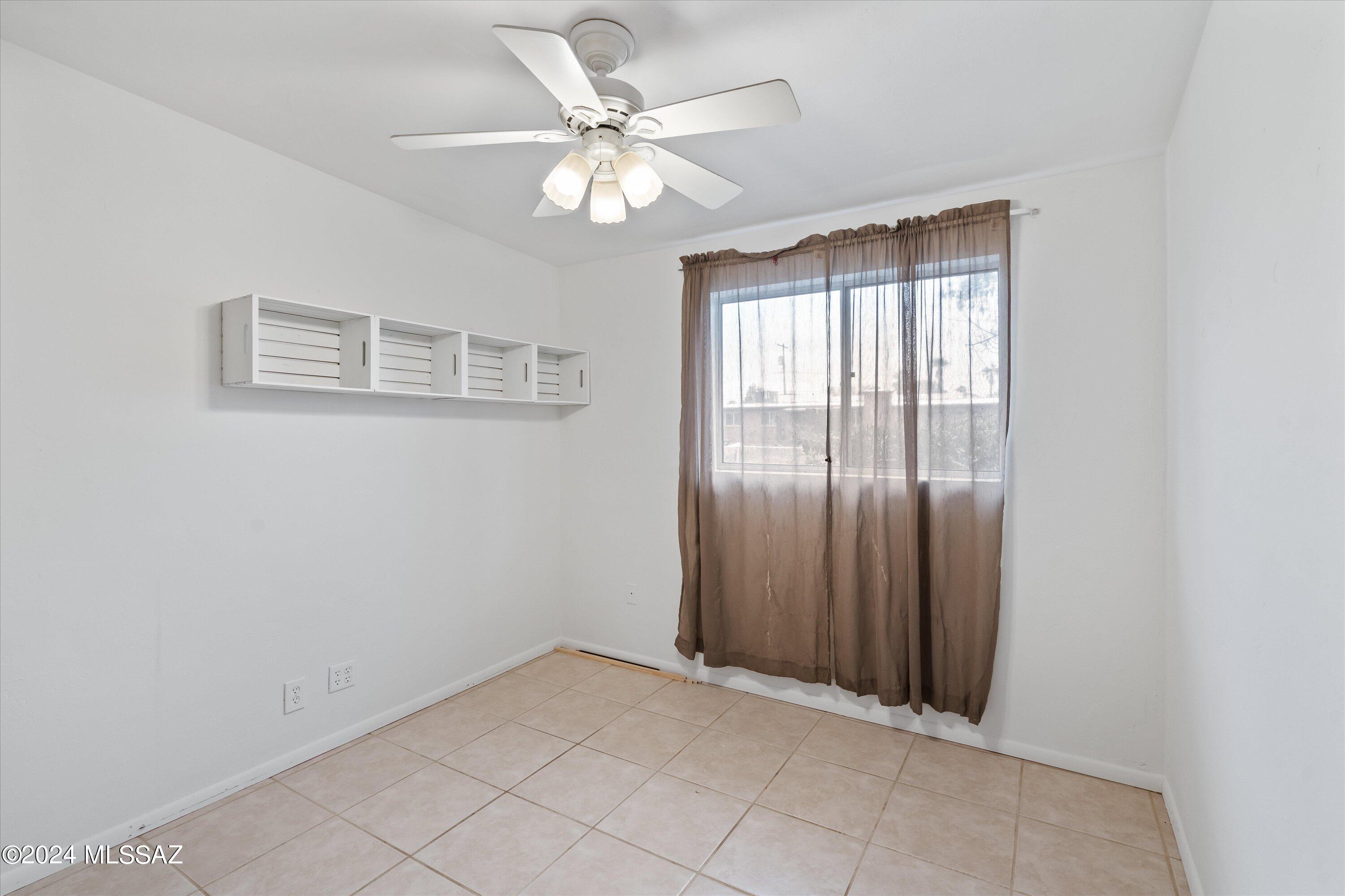 1518 S Avenida Regulo