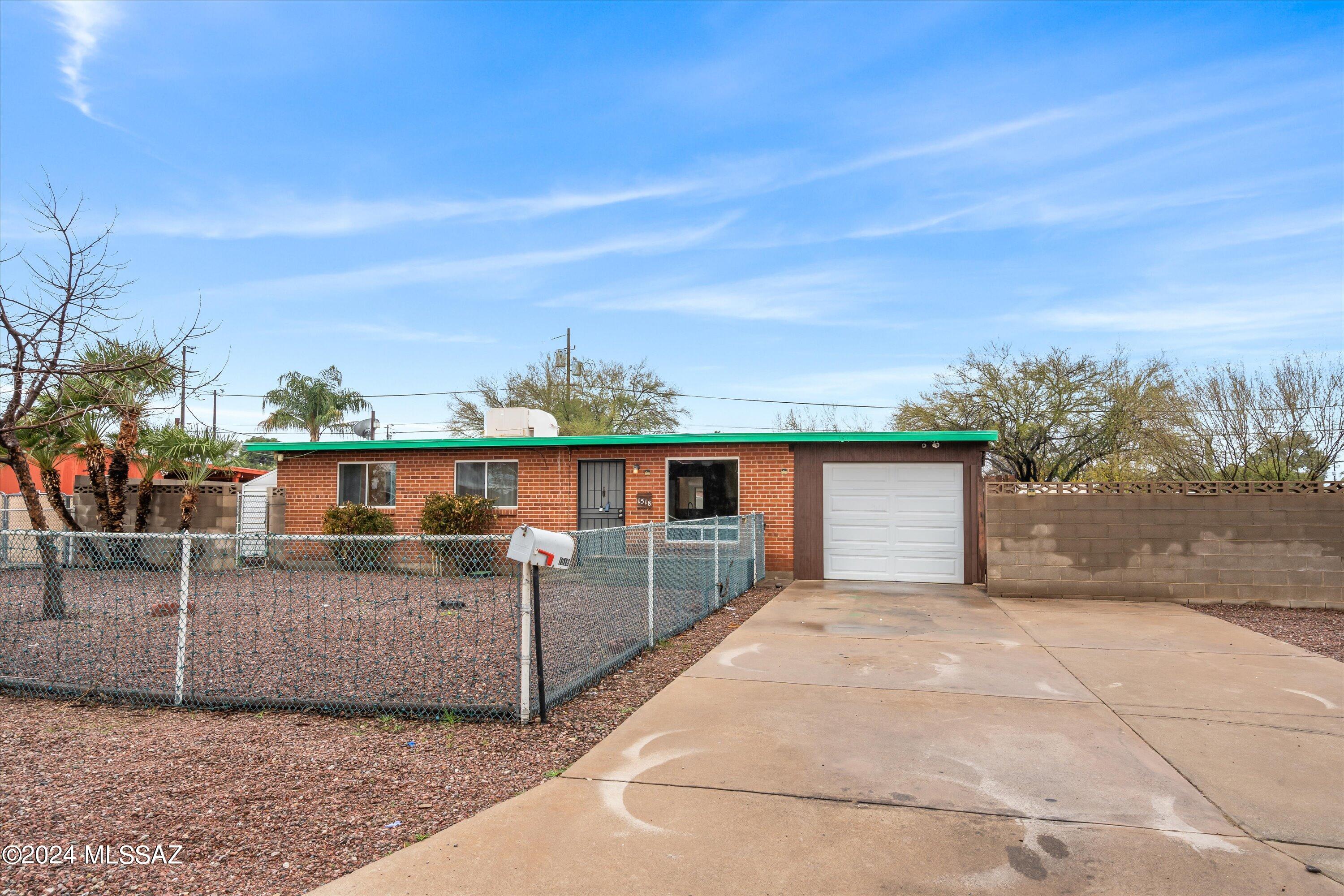 1518 S Avenida Regulo