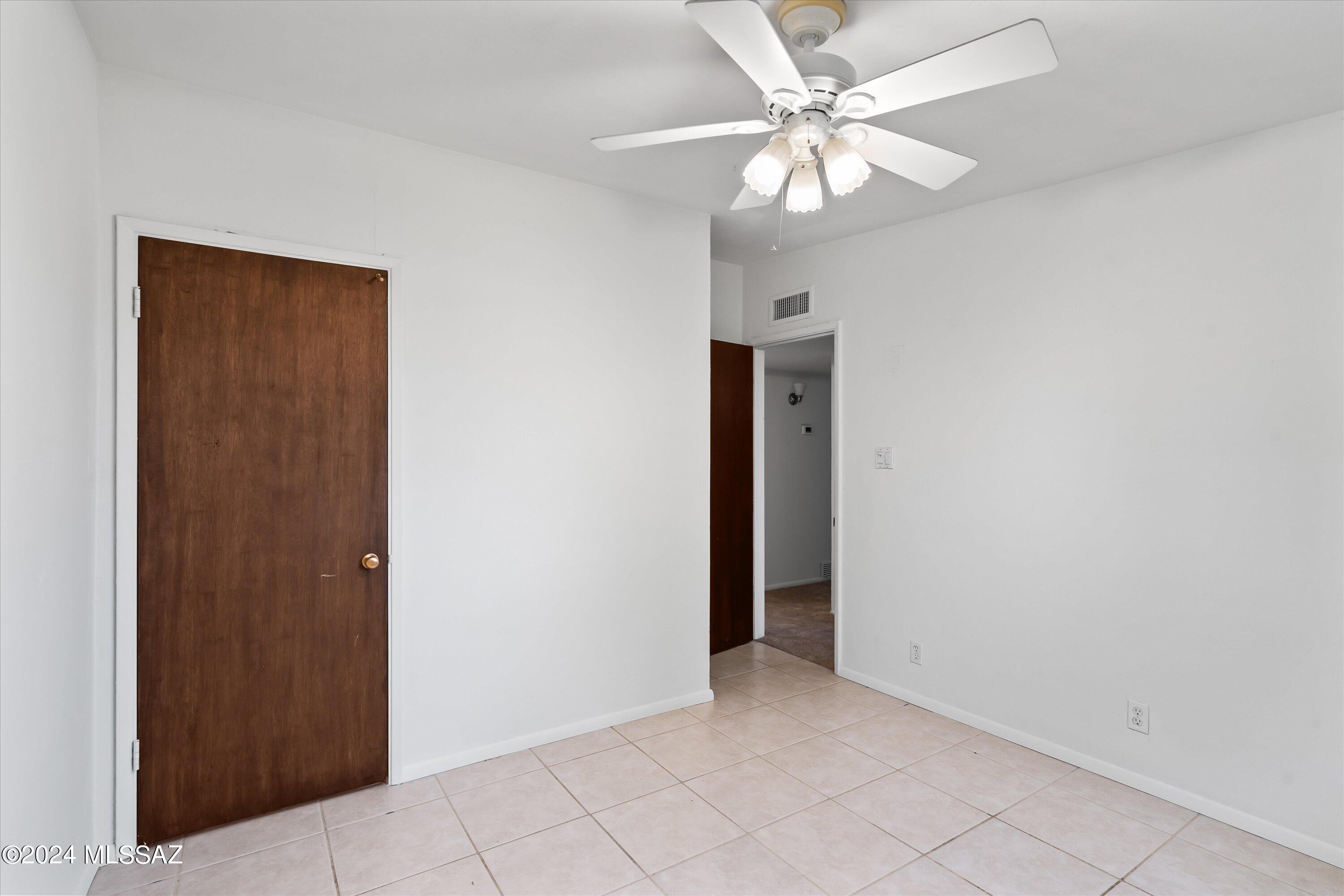 1518 S Avenida Regulo