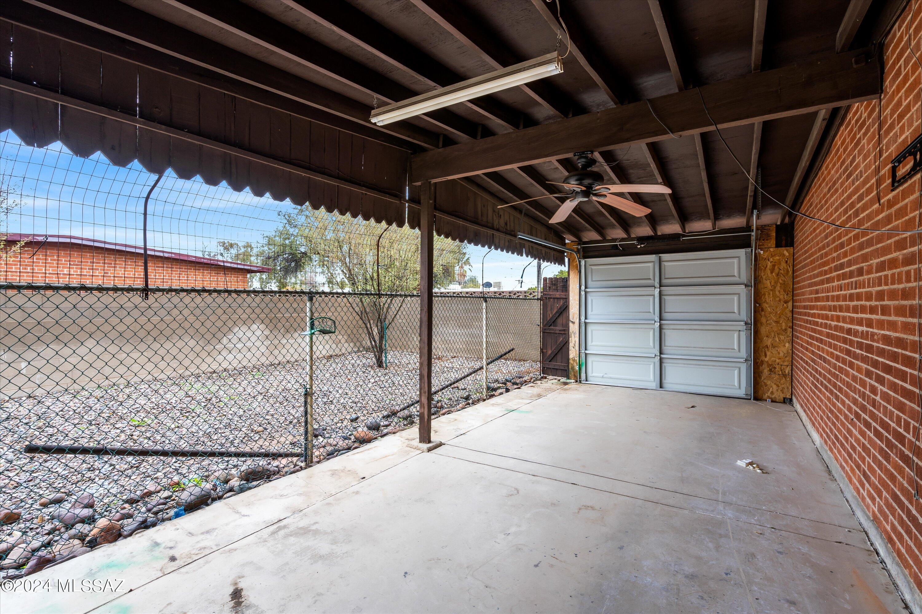 1518 S Avenida Regulo