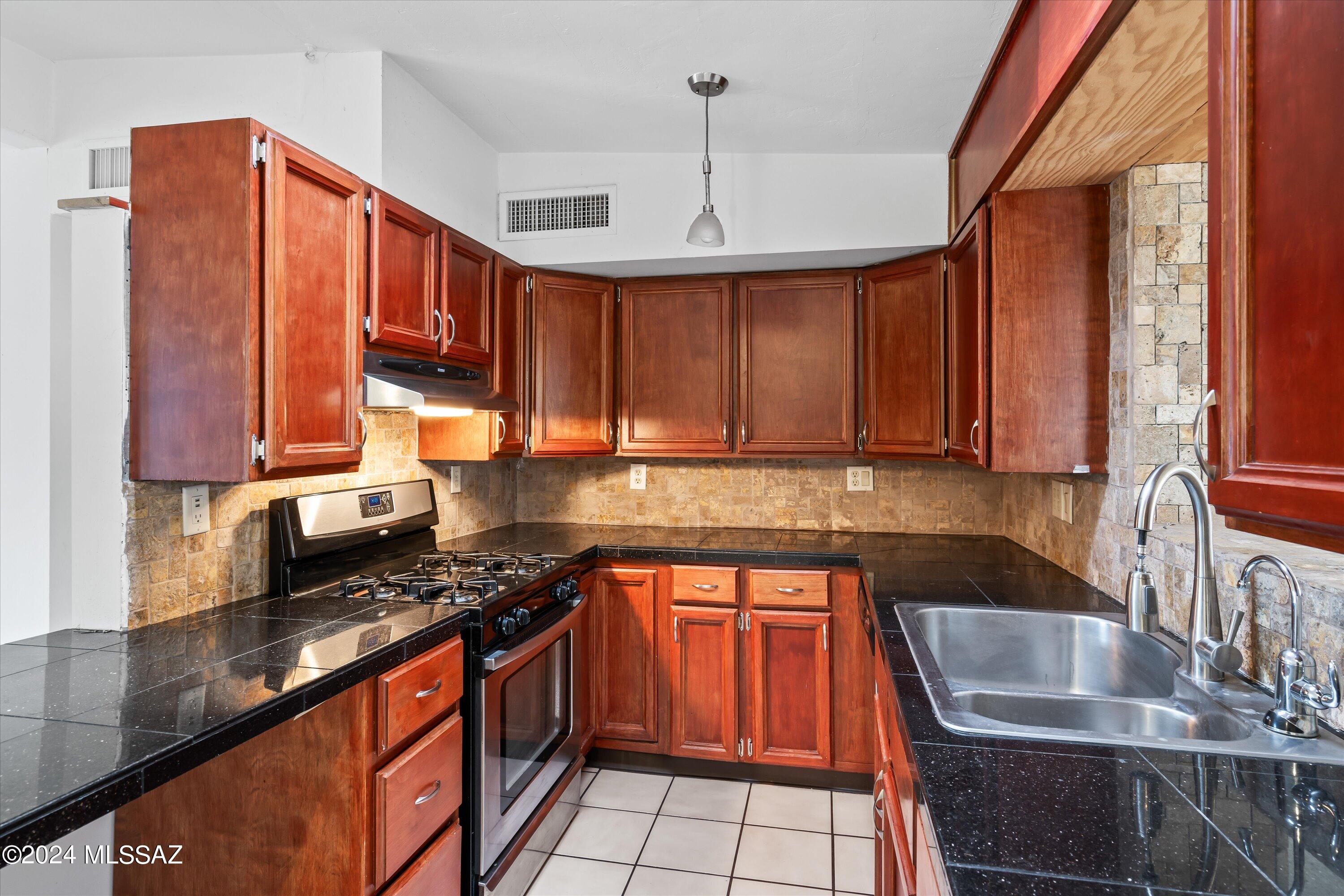 1518 S Avenida Regulo