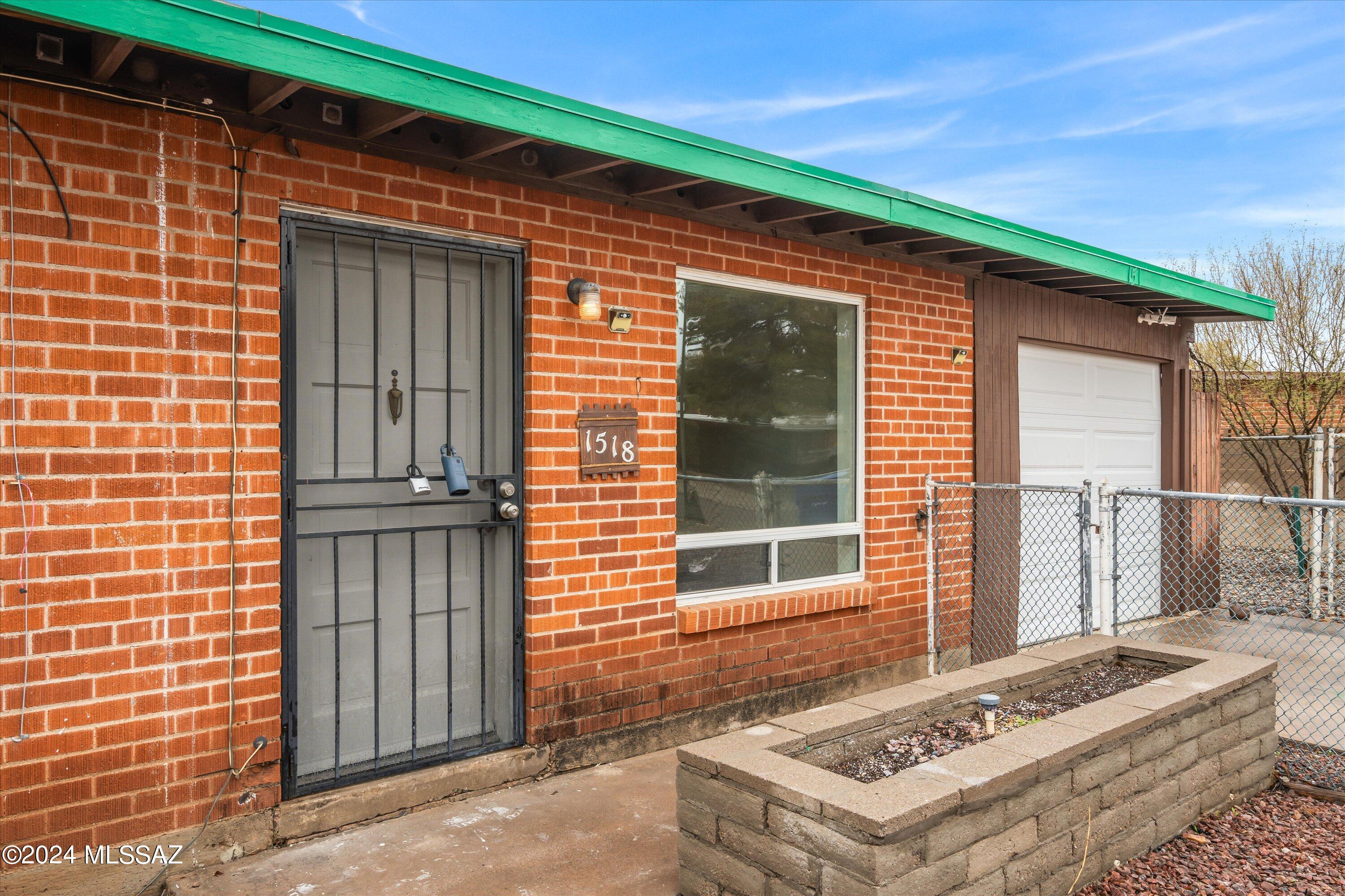 1518 S Avenida Regulo