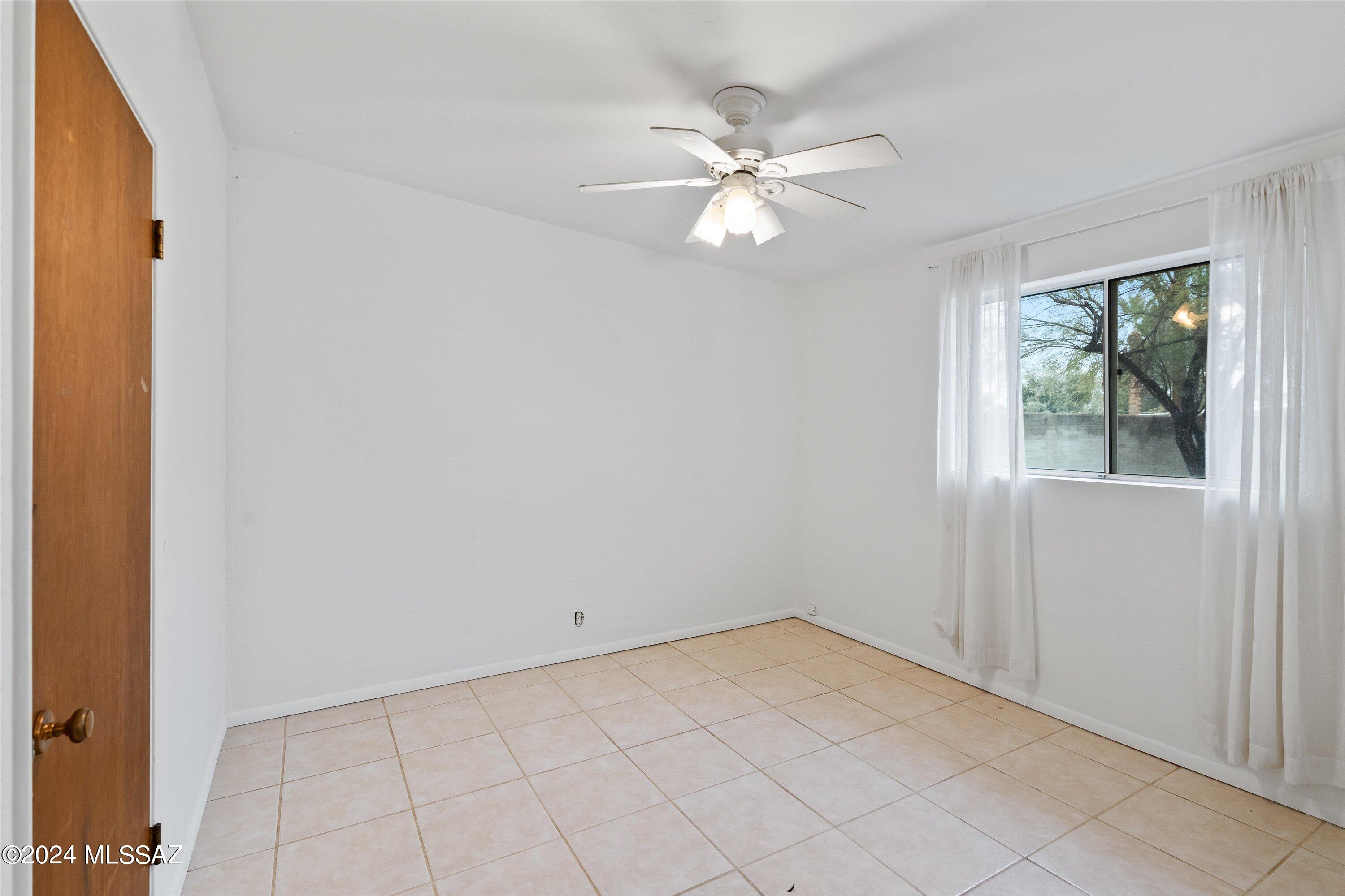 1518 S Avenida Regulo