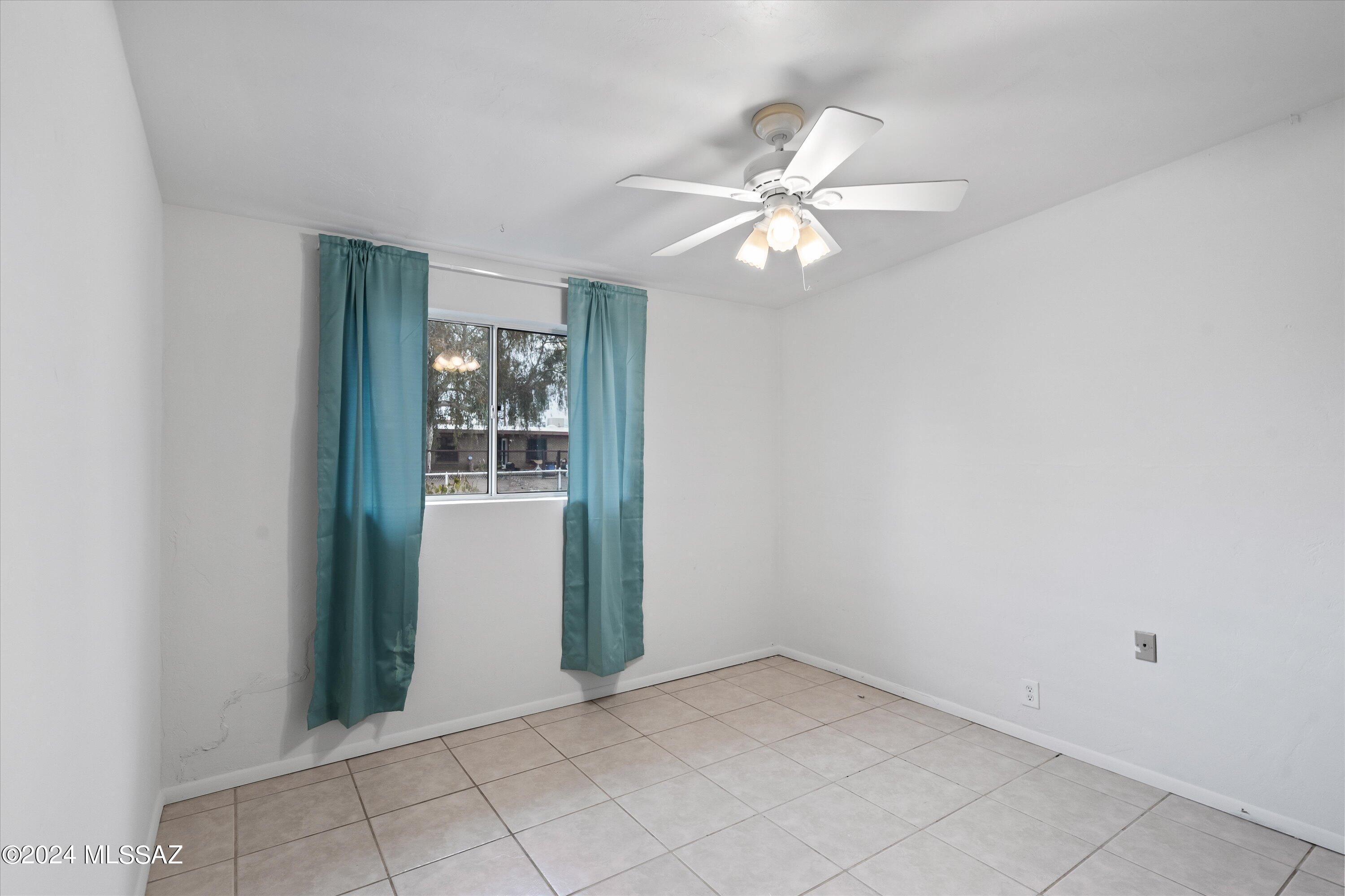 1518 S Avenida Regulo