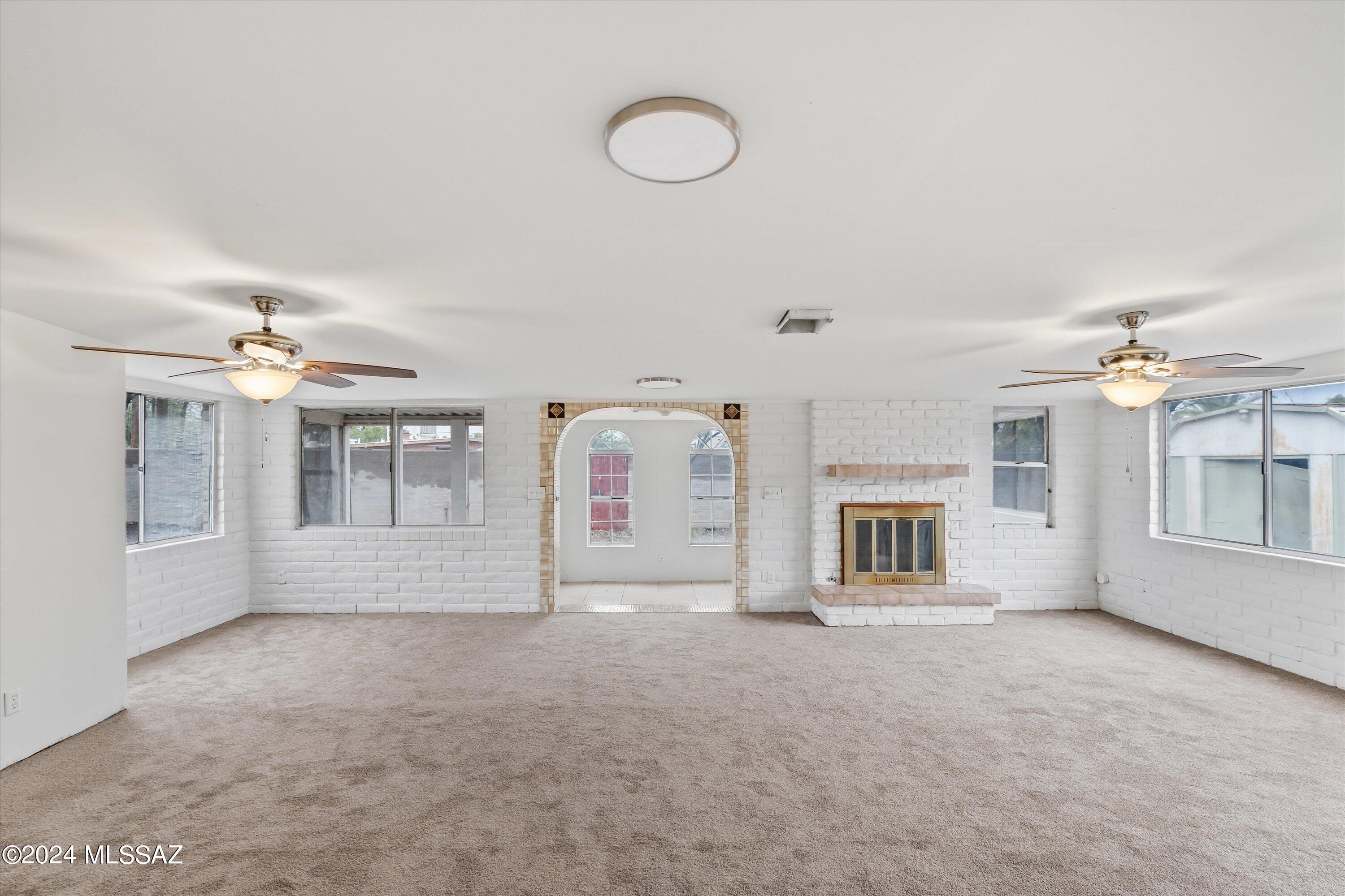 1518 S Avenida Regulo