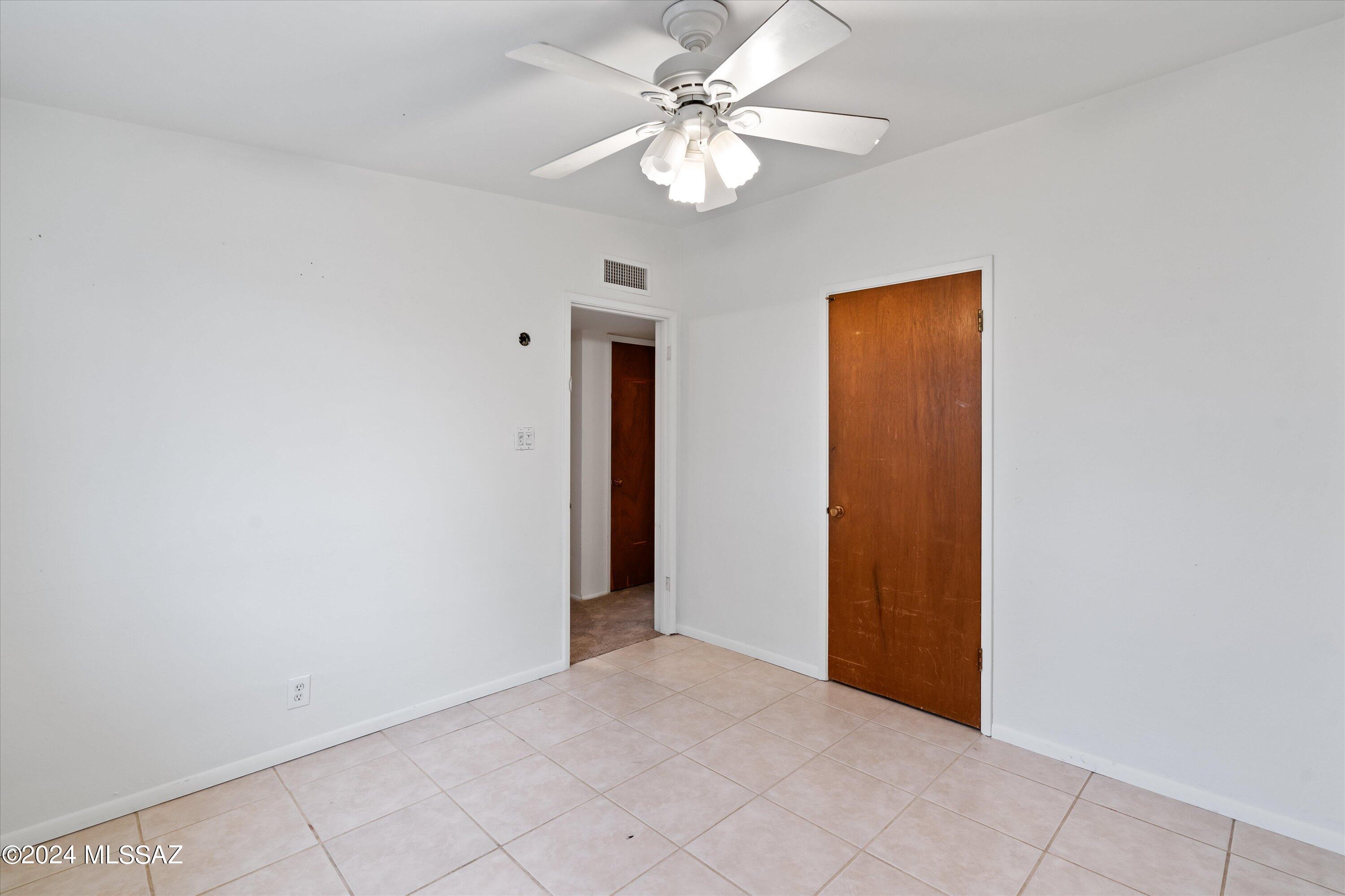 1518 S Avenida Regulo