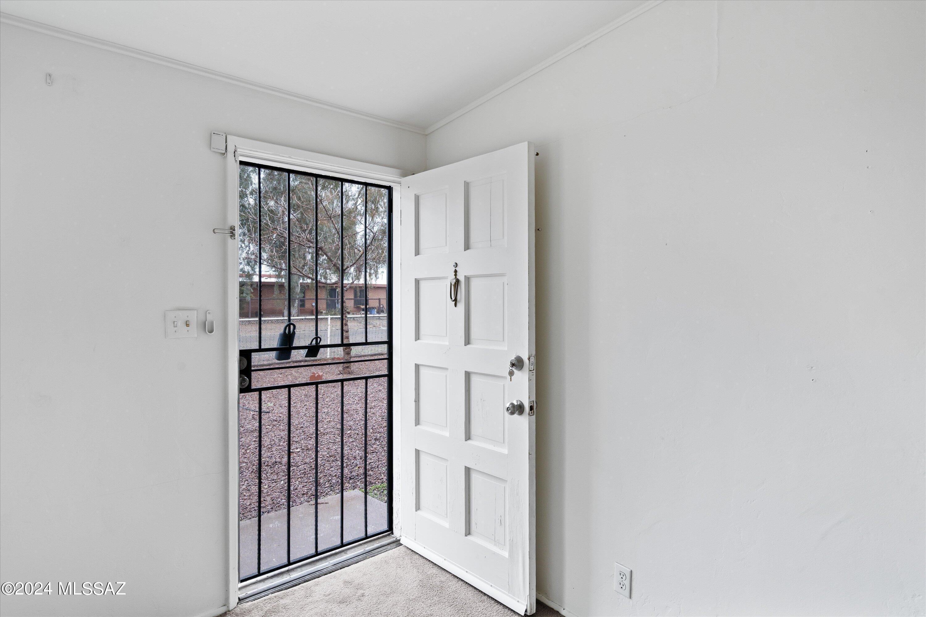 1518 S Avenida Regulo