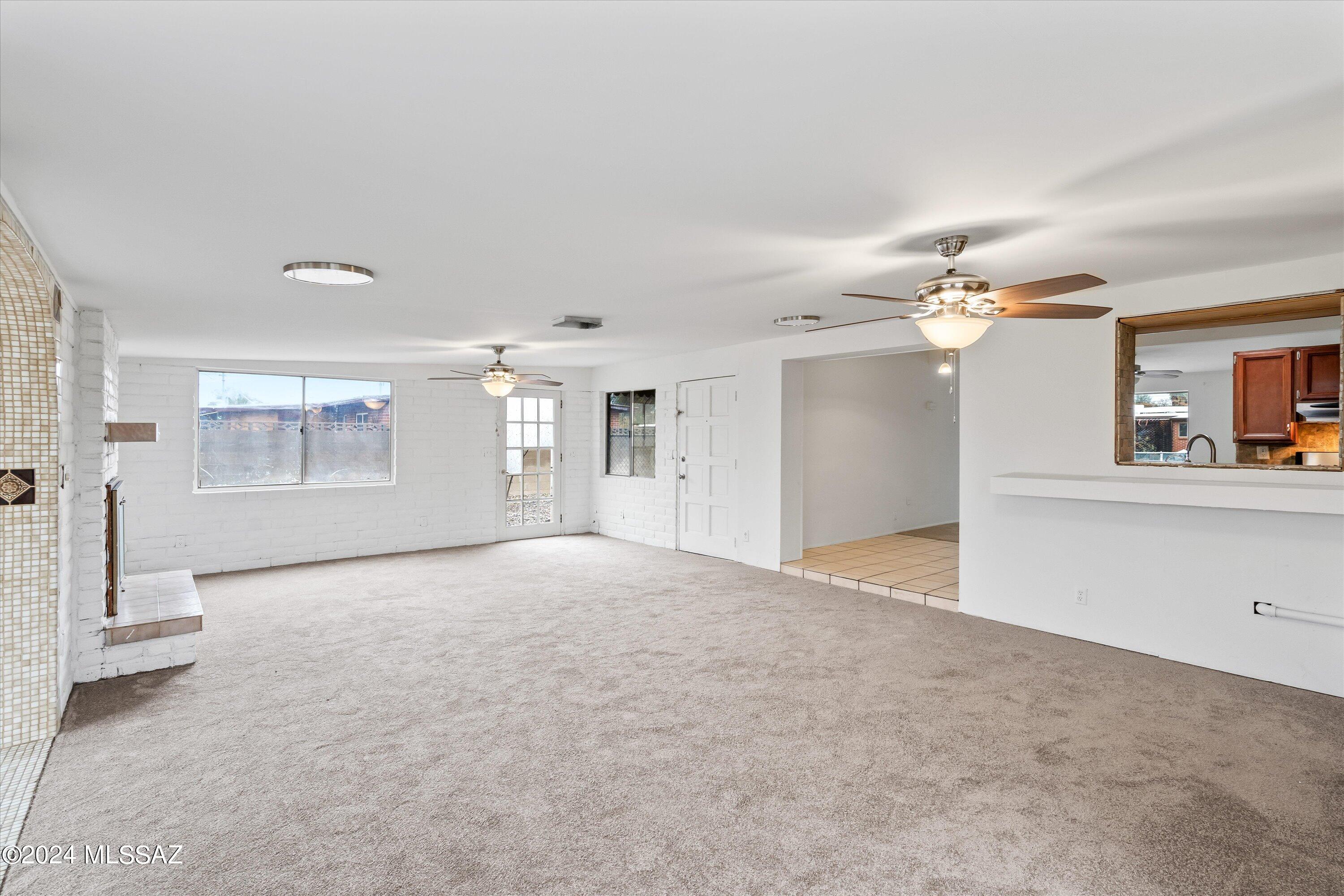 1518 S Avenida Regulo