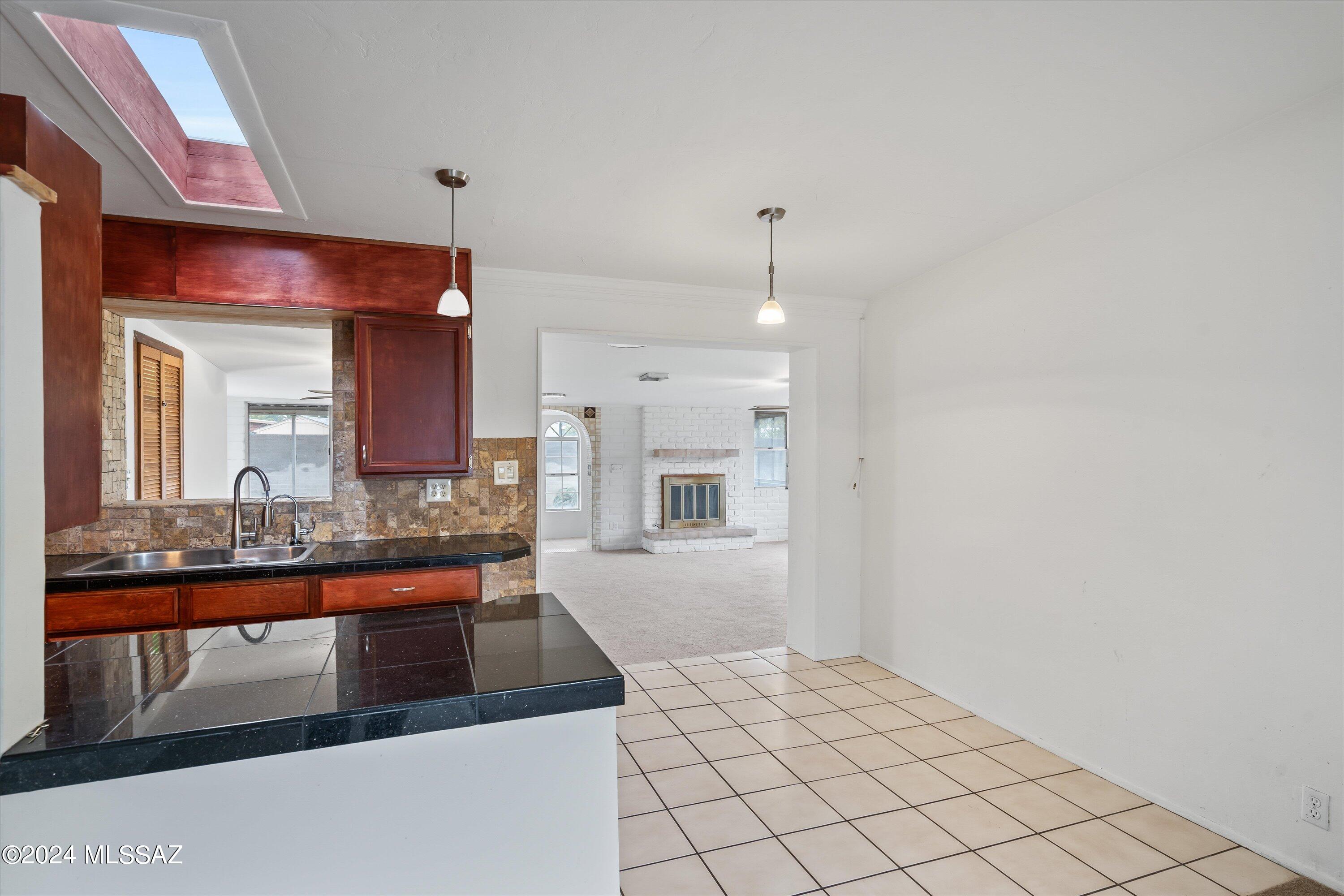 1518 S Avenida Regulo