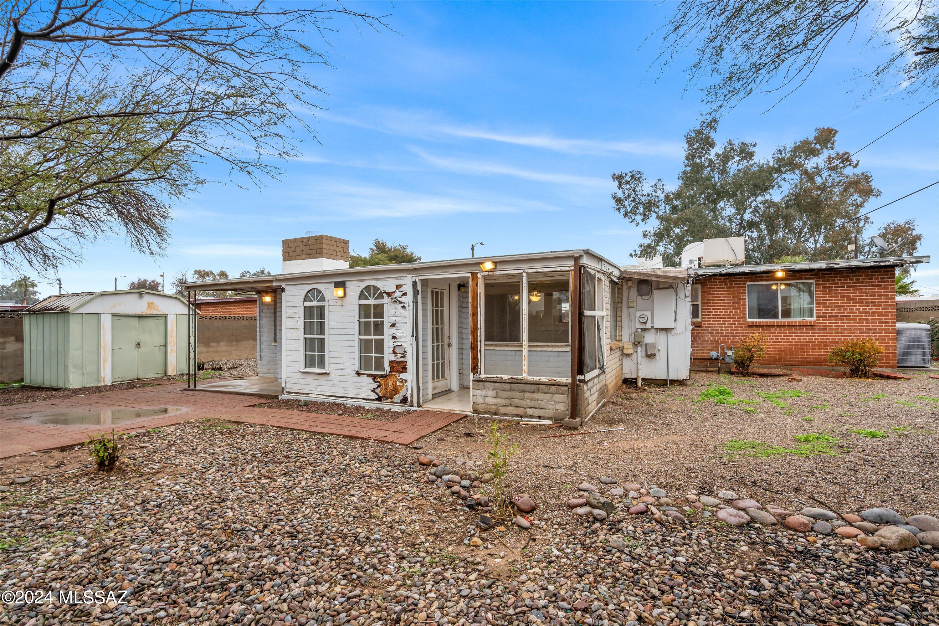 1518 S Avenida Regulo