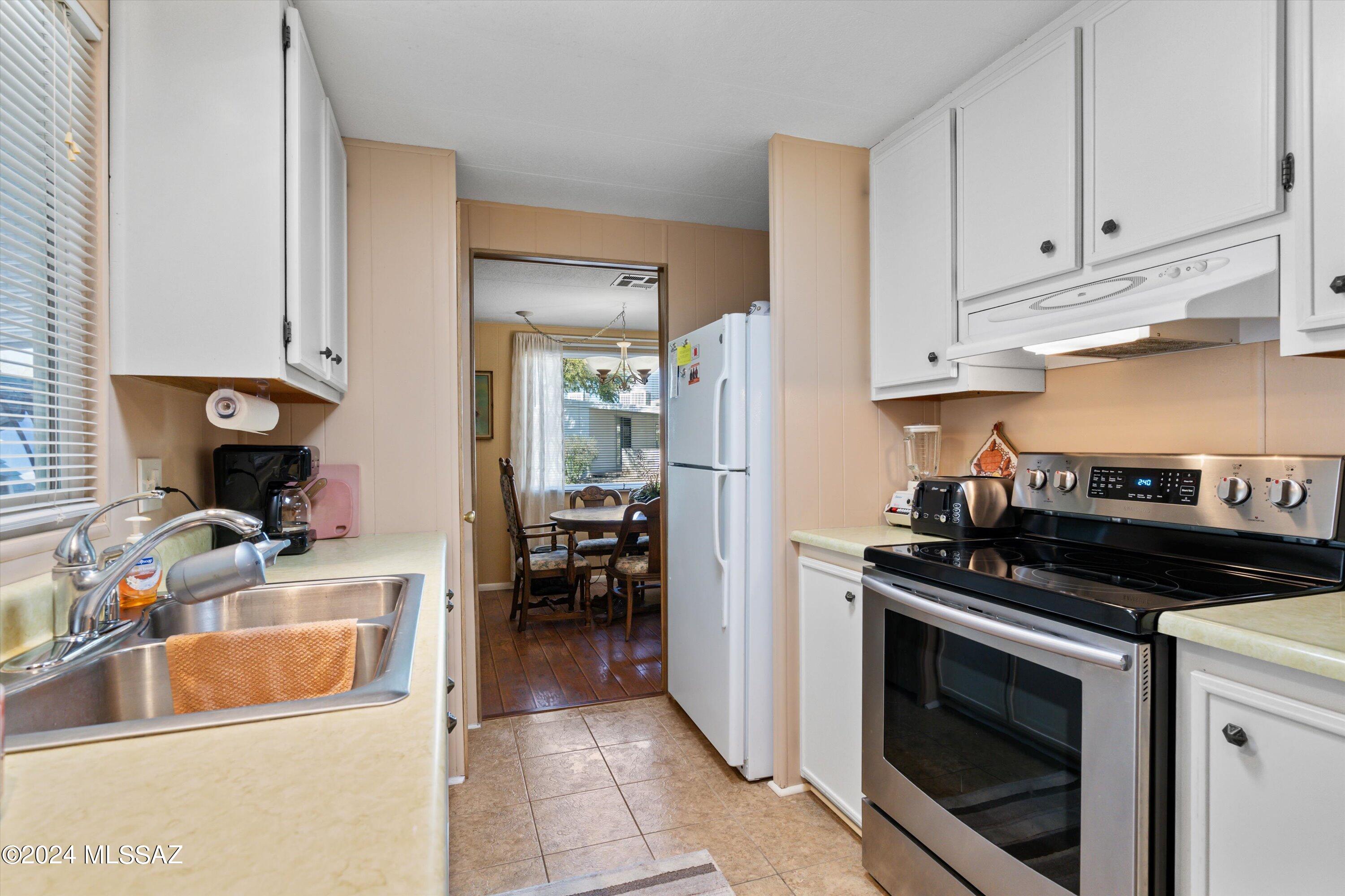 111 W Vesuvius Street