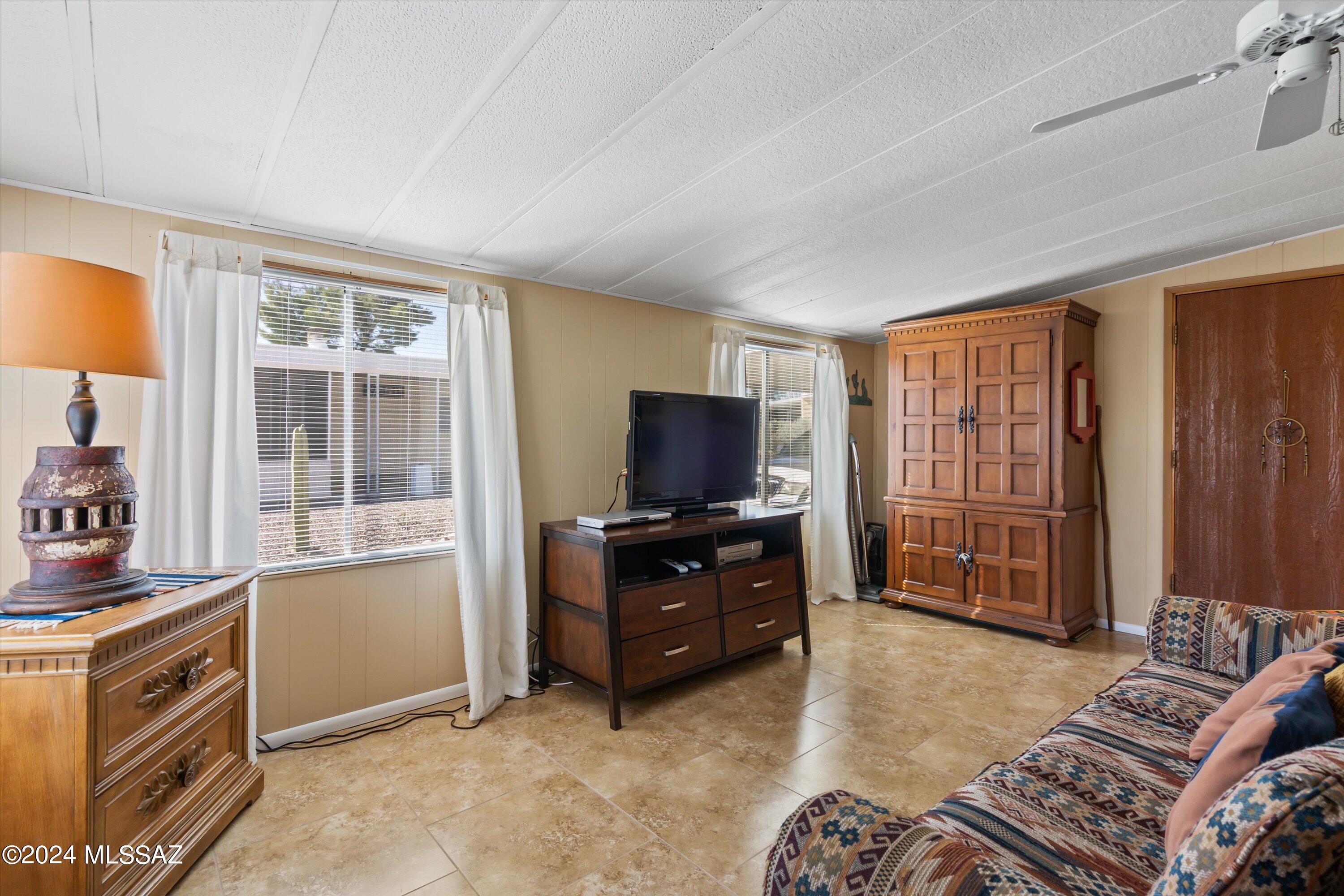 111 W Vesuvius Street