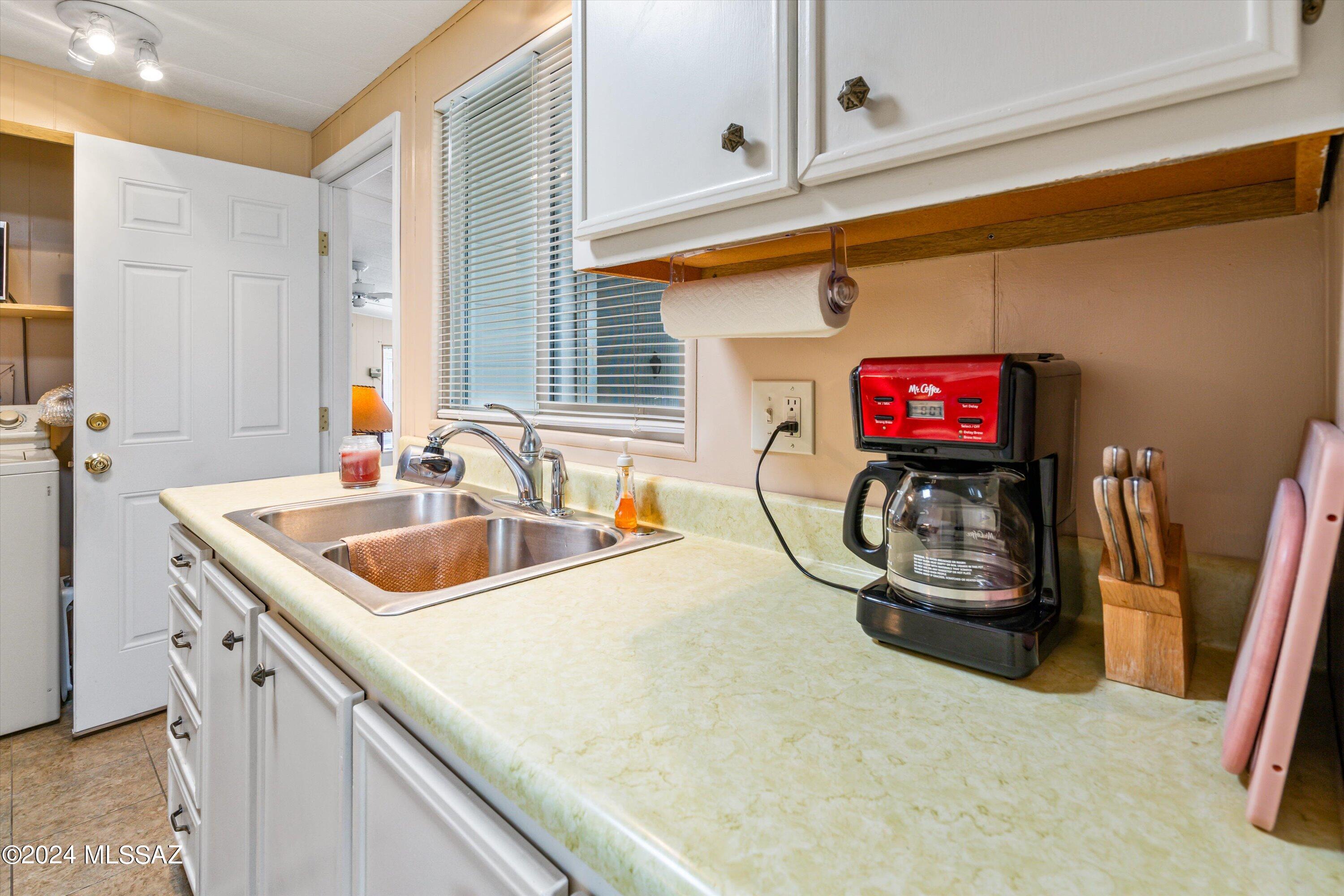 111 W Vesuvius Street