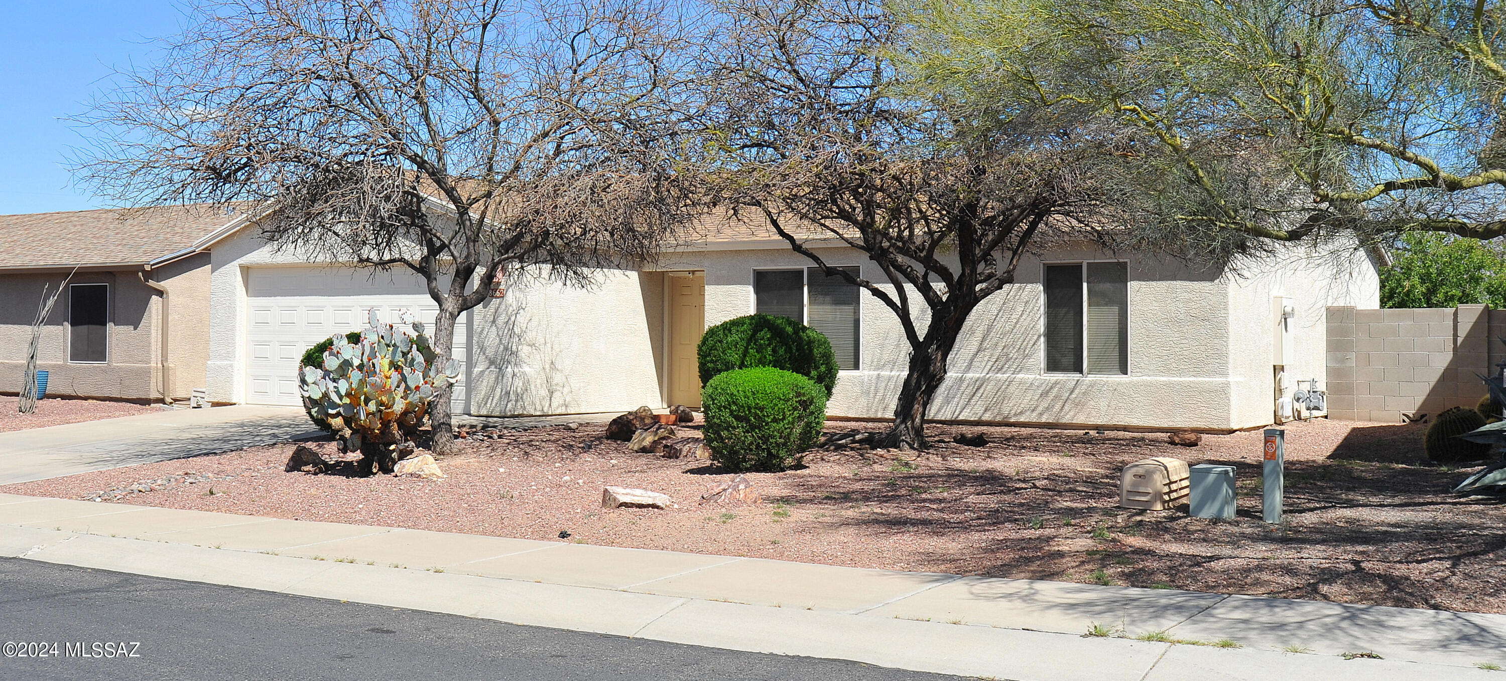 8662 N Silver Moon Way