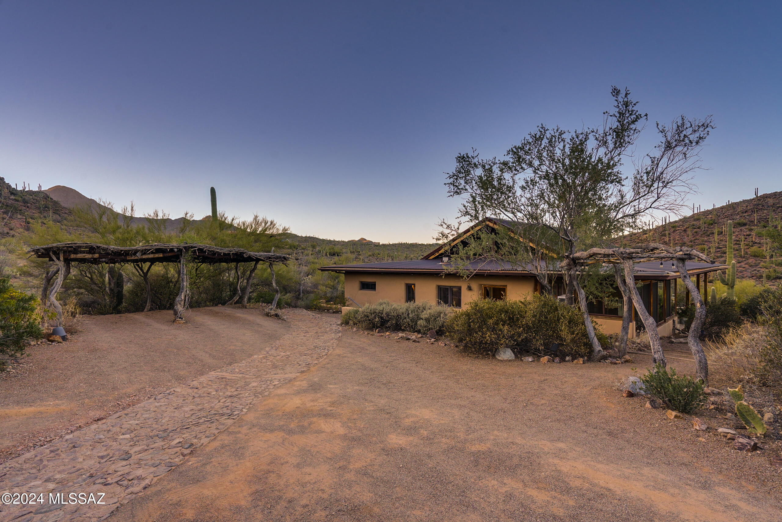 6510 W Banded Gecko Way