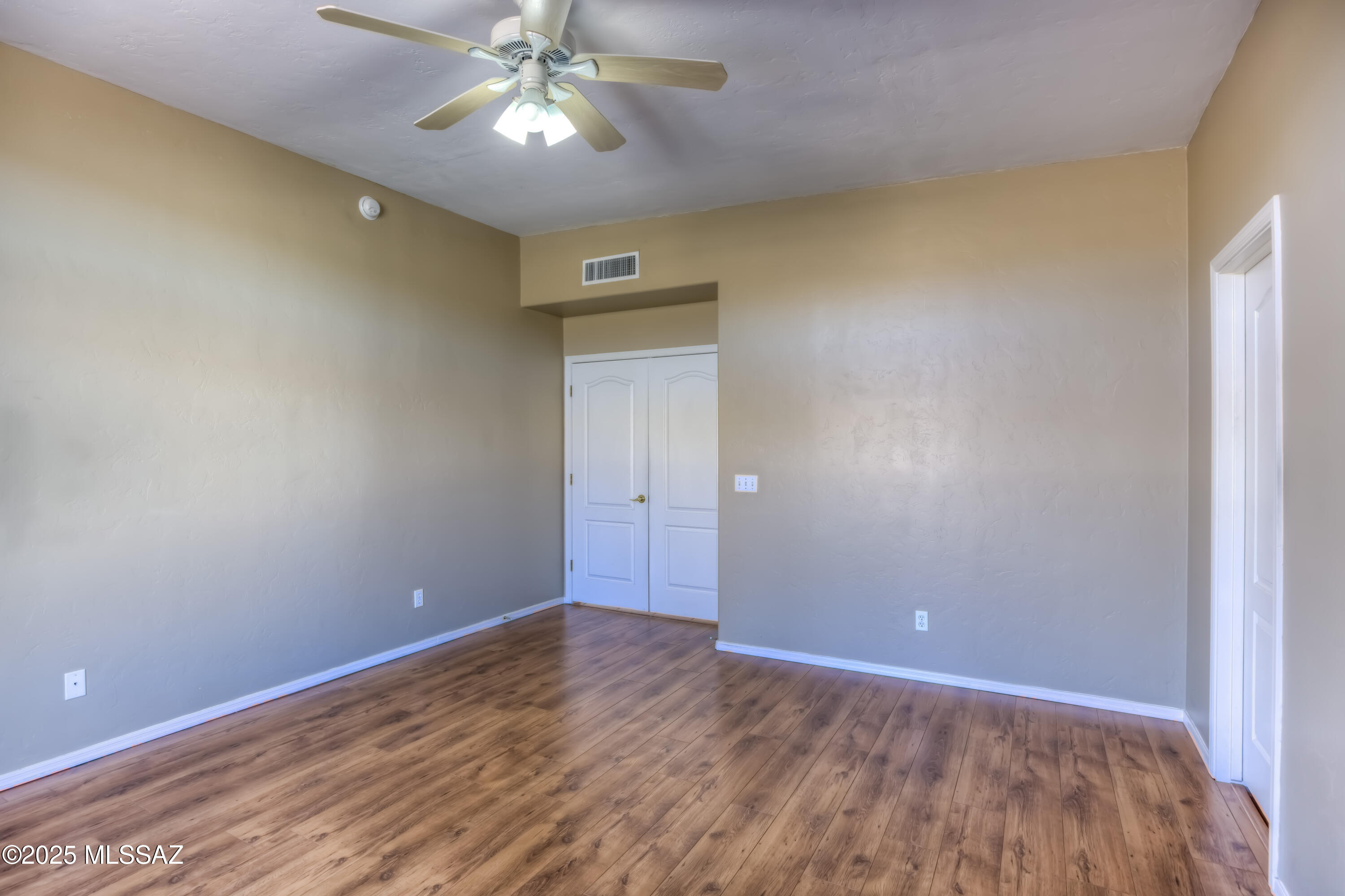 385 E Streams Edge Place