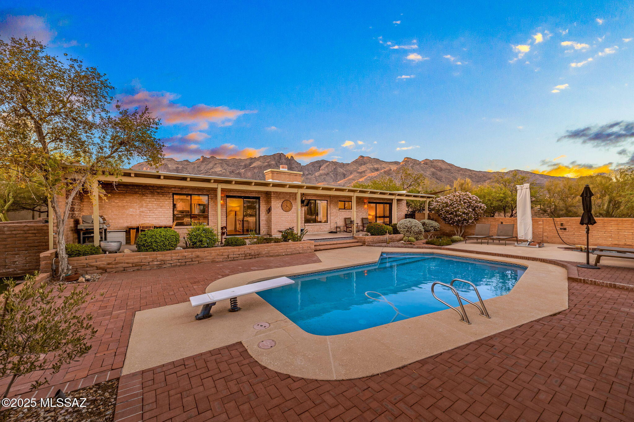 3920 E Alvernon Circle