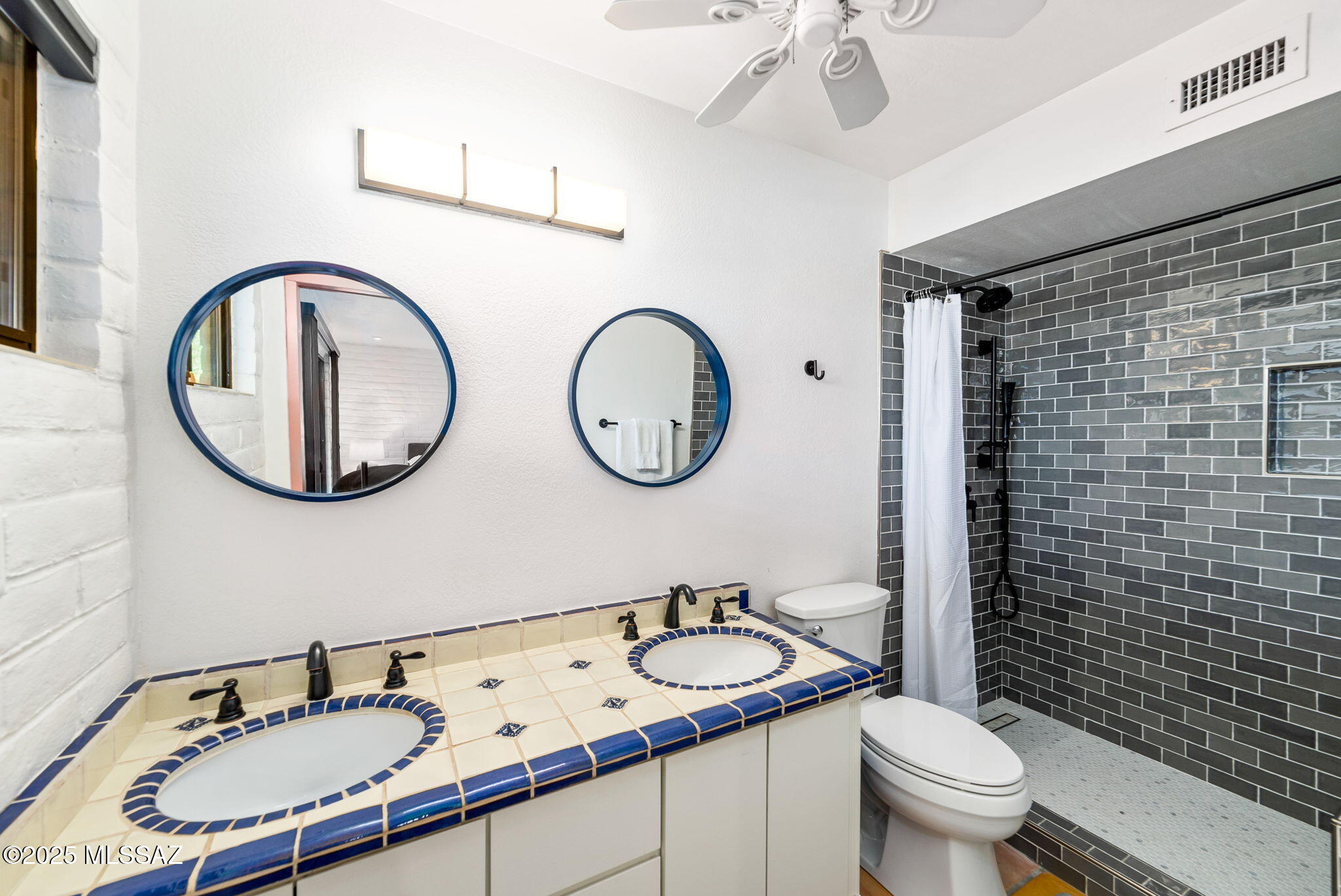 3920 E Alvernon Circle