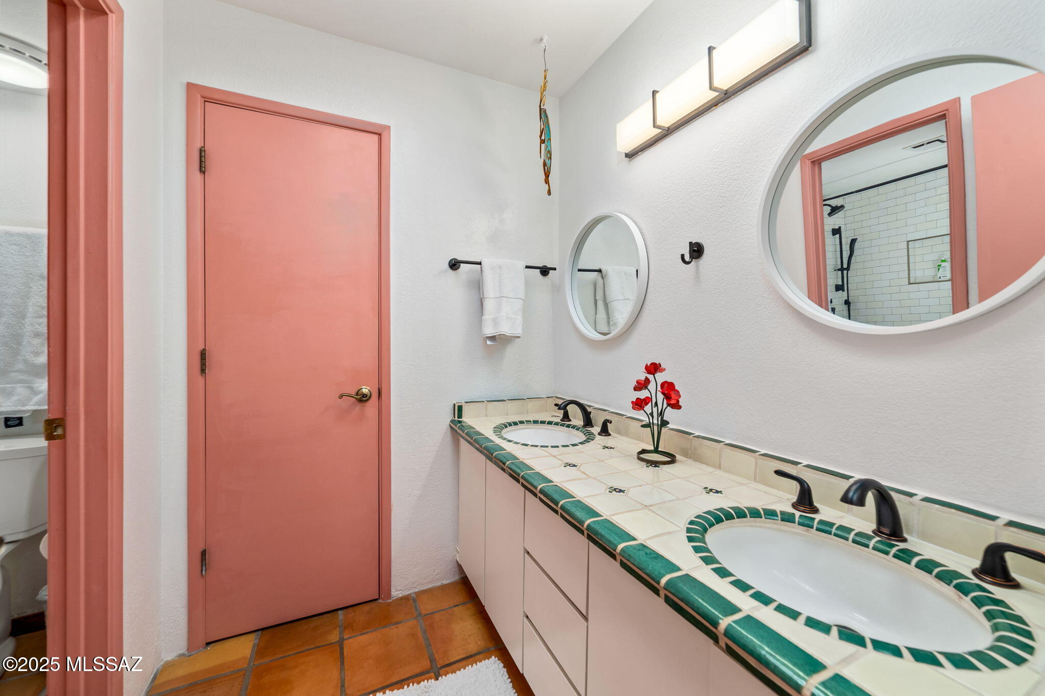 3920 E Alvernon Circle