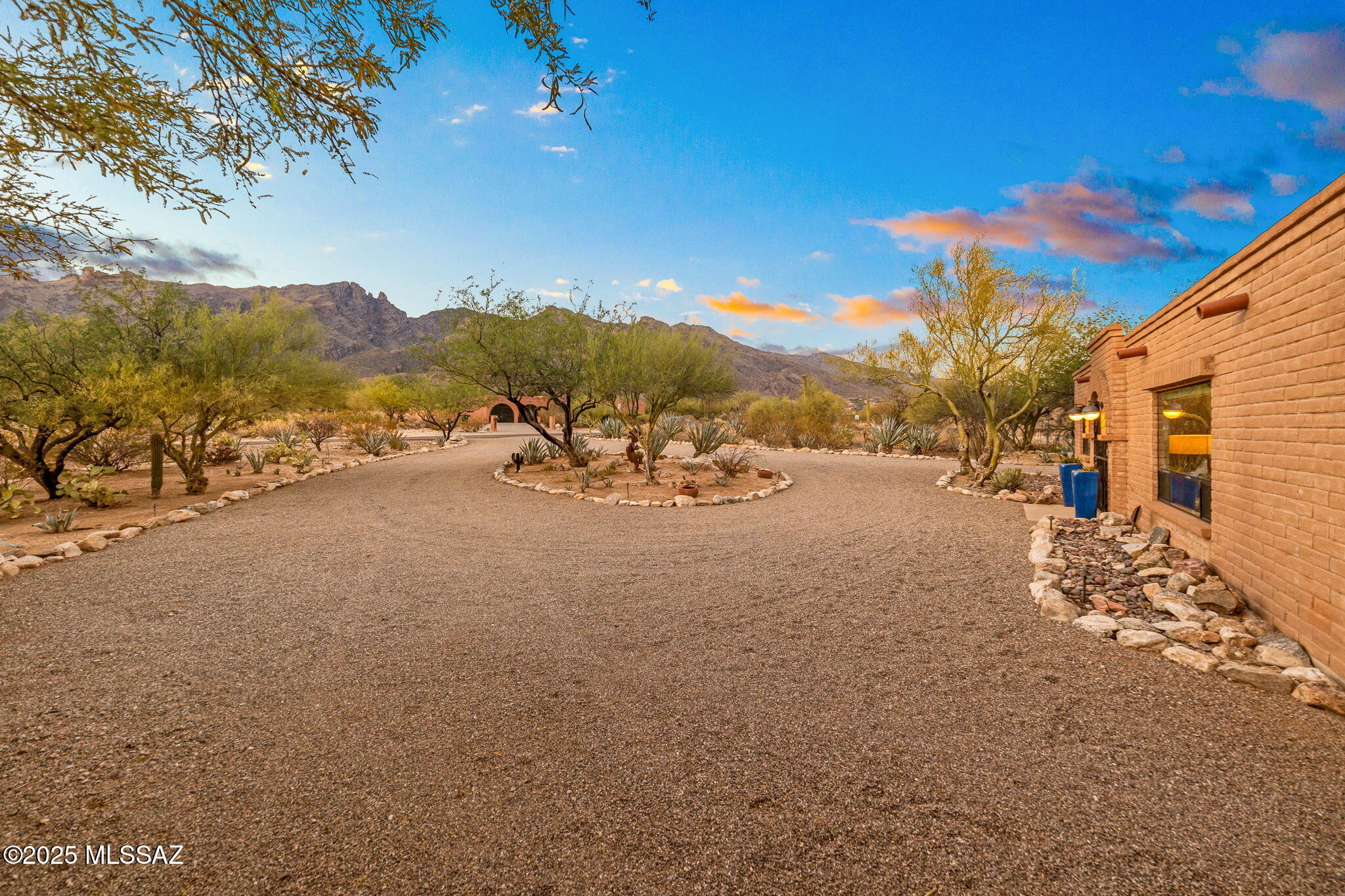 3920 E Alvernon Circle