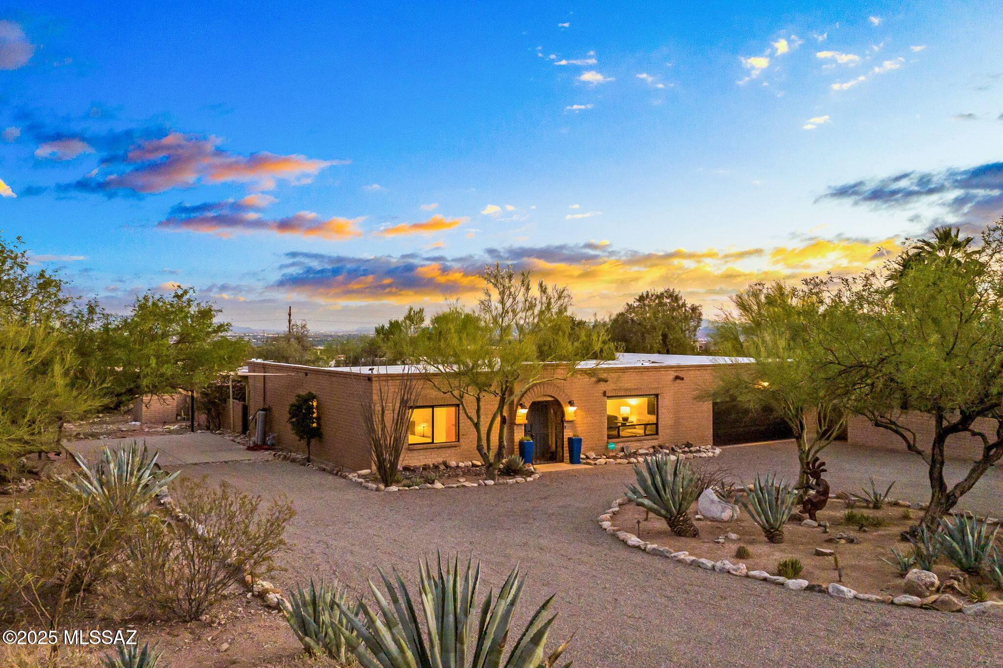 3920 E Alvernon Circle