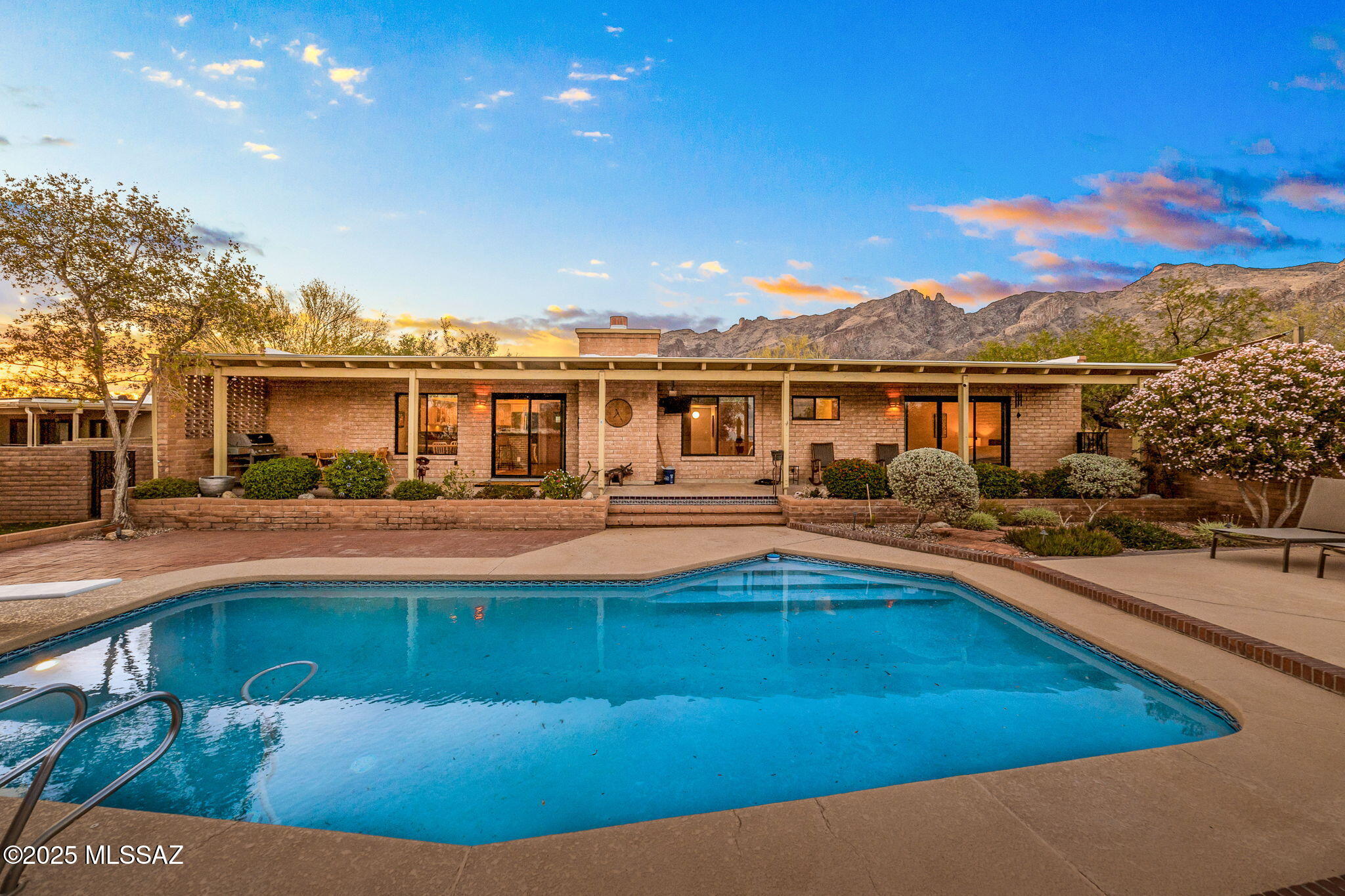 3920 E Alvernon Circle