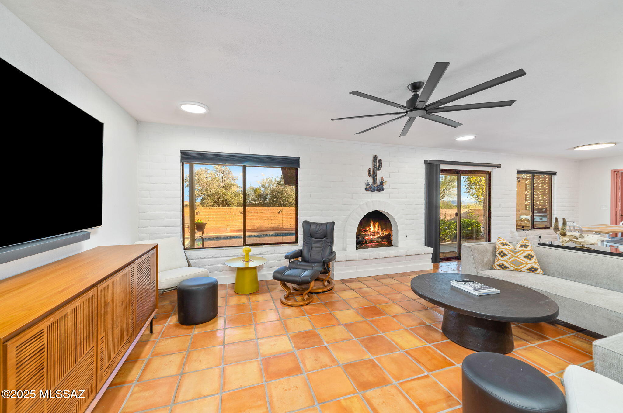 3920 E Alvernon Circle