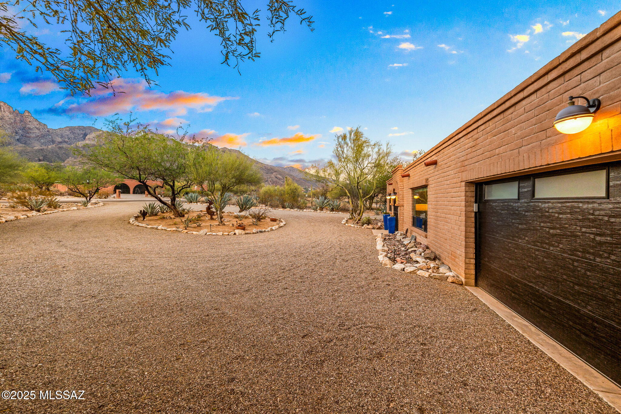 3920 E Alvernon Circle