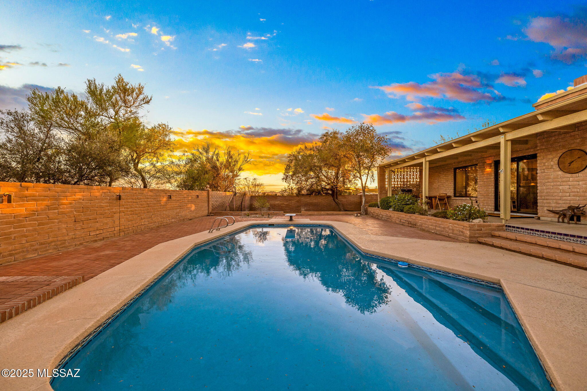 3920 E Alvernon Circle