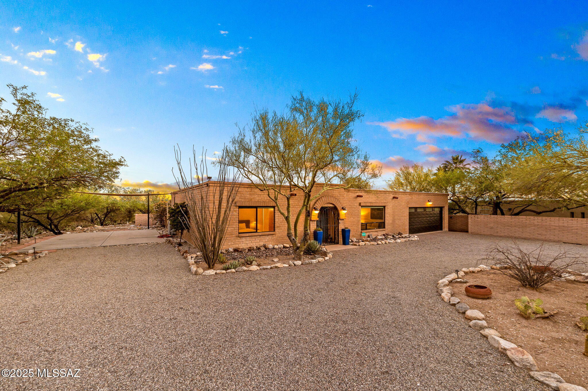 3920 E Alvernon Circle