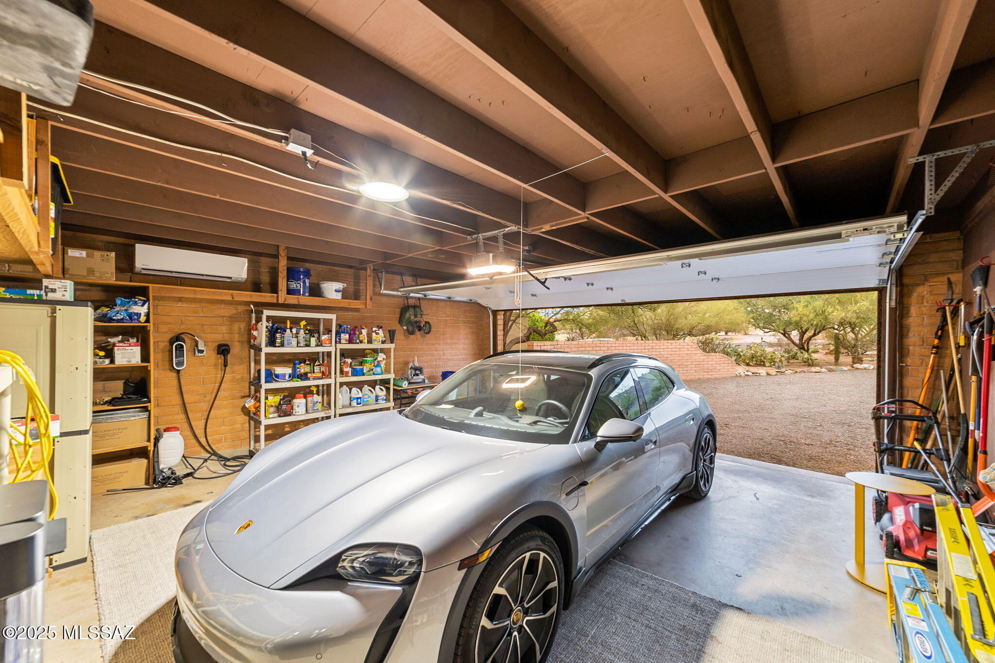 3920 E Alvernon Circle